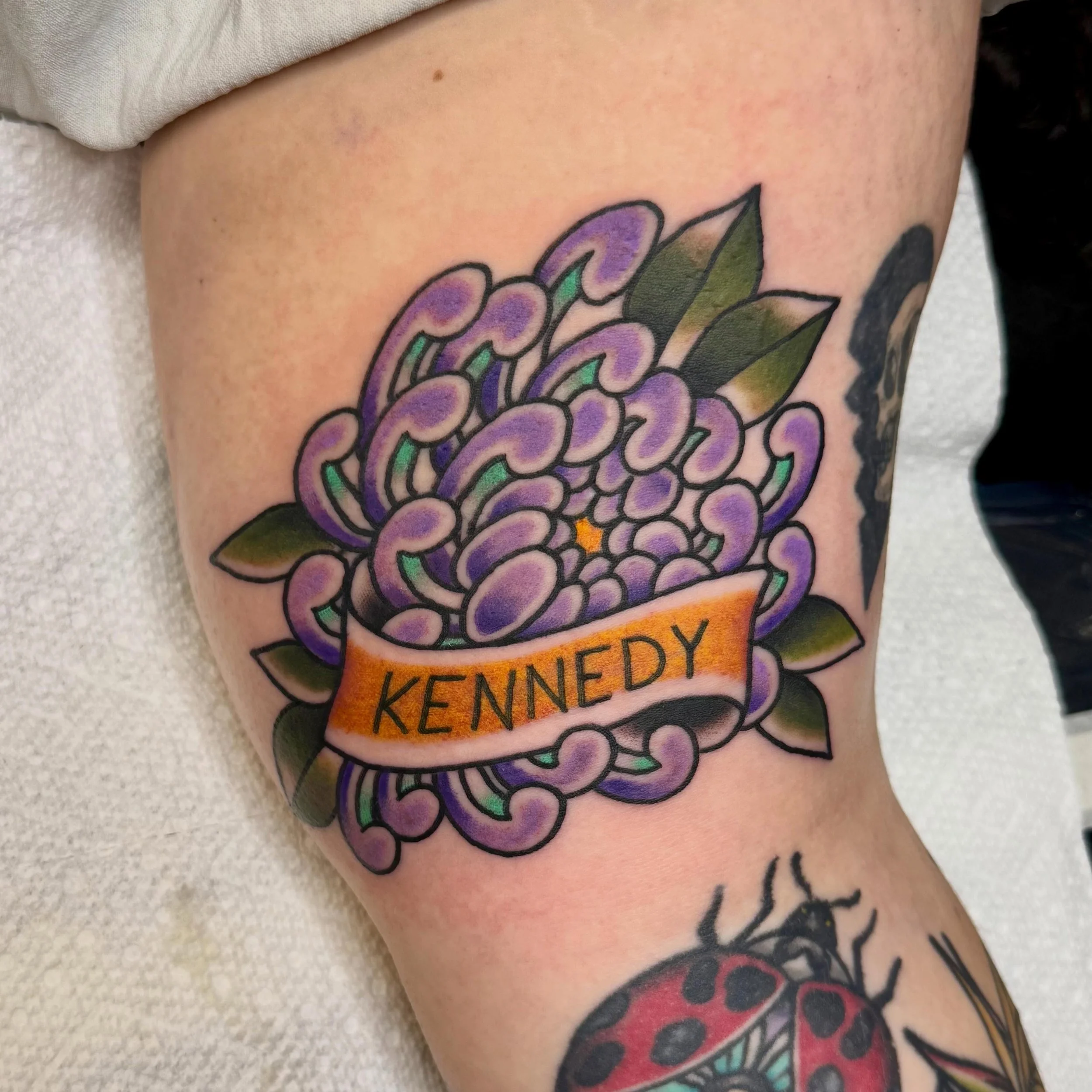 Here&rsquo;s a cute one by @jeffpatterson_tattoo 
We take walk-ins!
Here 12-8 daily 
(318)-562-3021☎️