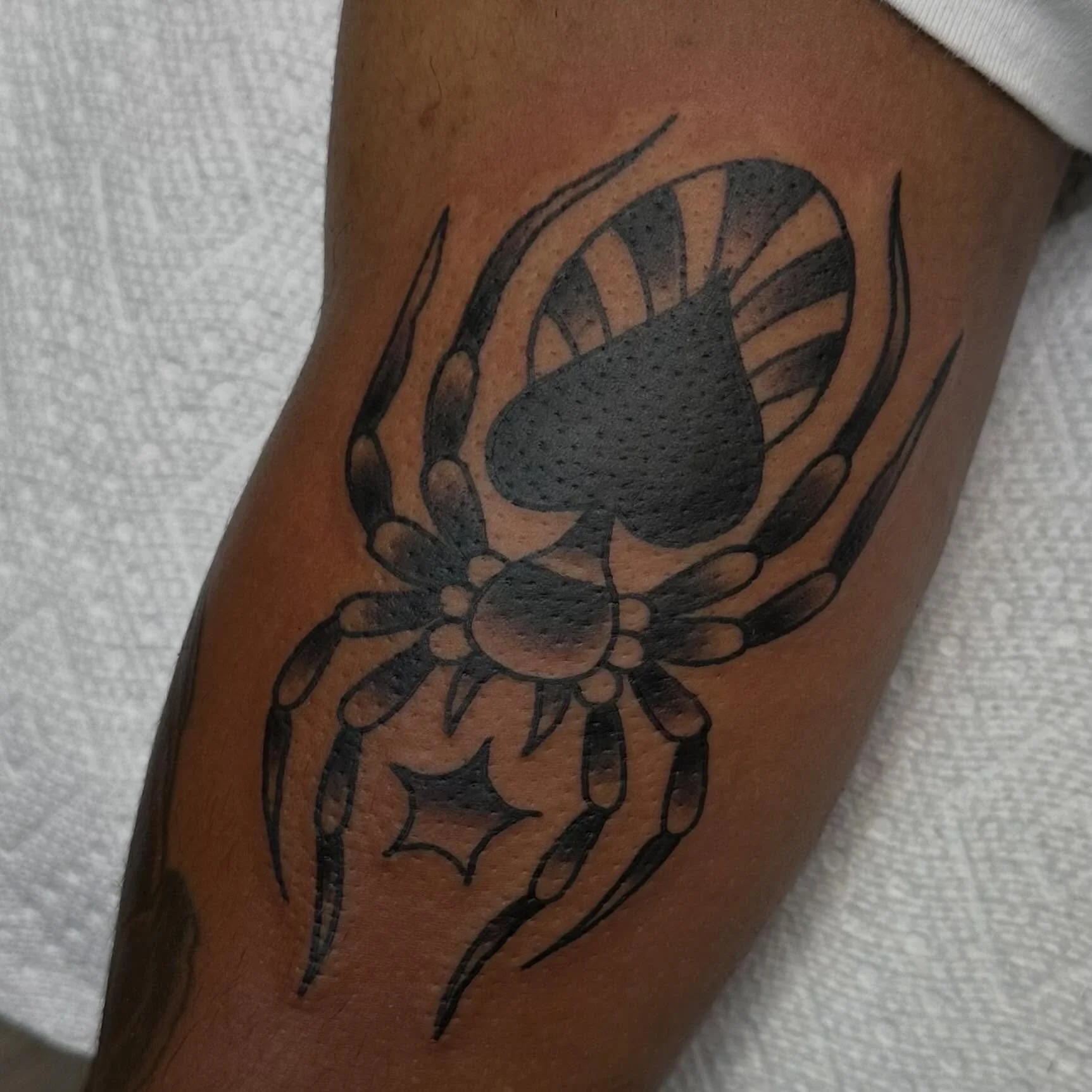 Check out this sweet spider done by @shanemccormicktattoos did from a walk-in!
Walk-ins are cool, come on in!
here 12-8 daily!
(318)-562-3021☎️