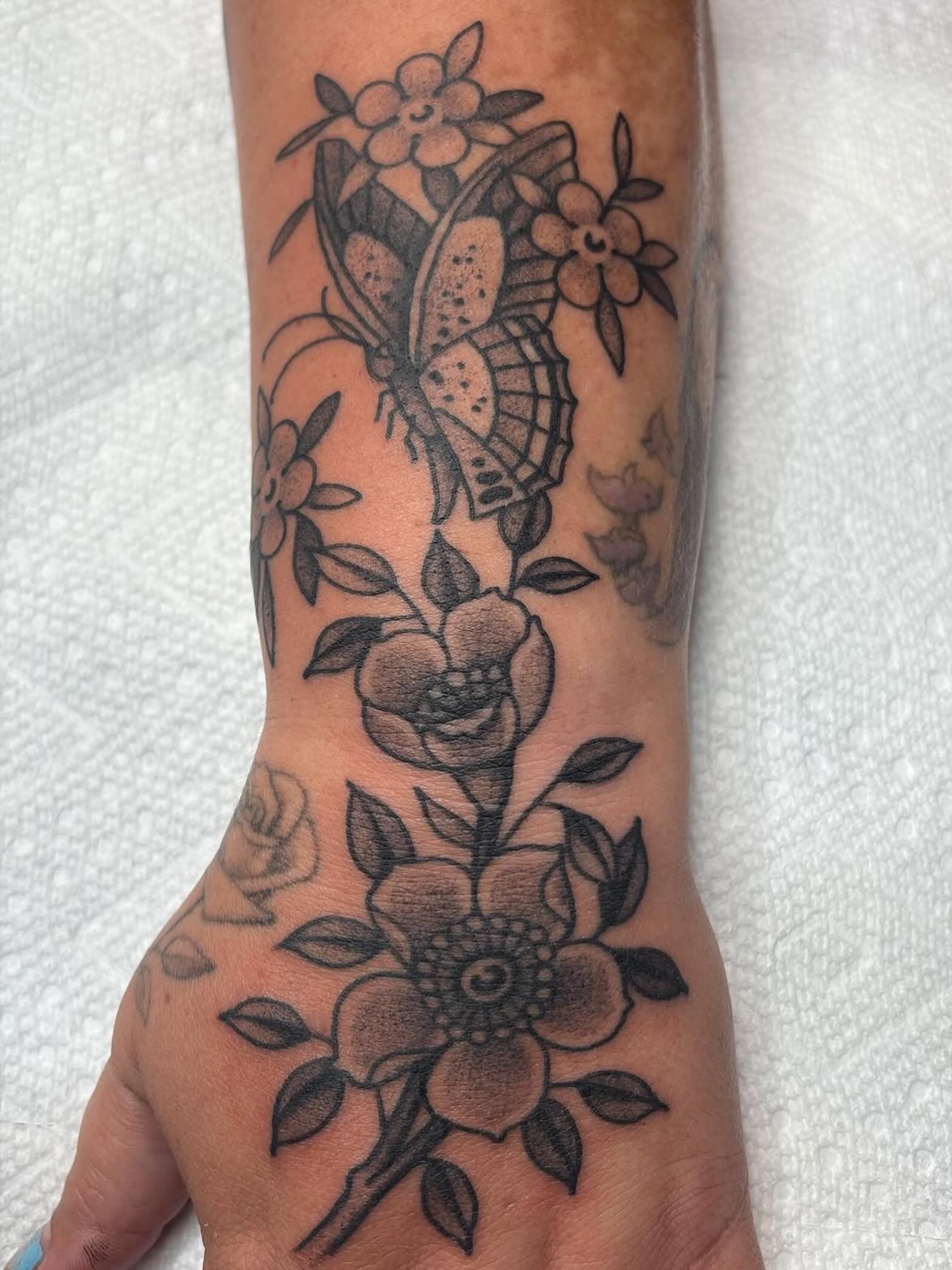 Here&rsquo;s a cutie one done by @johnbentrup 
Walk-in&rsquo;s welcome!
Here 12-8 seven days a week
See ya soon
(318)-562-3021☎️