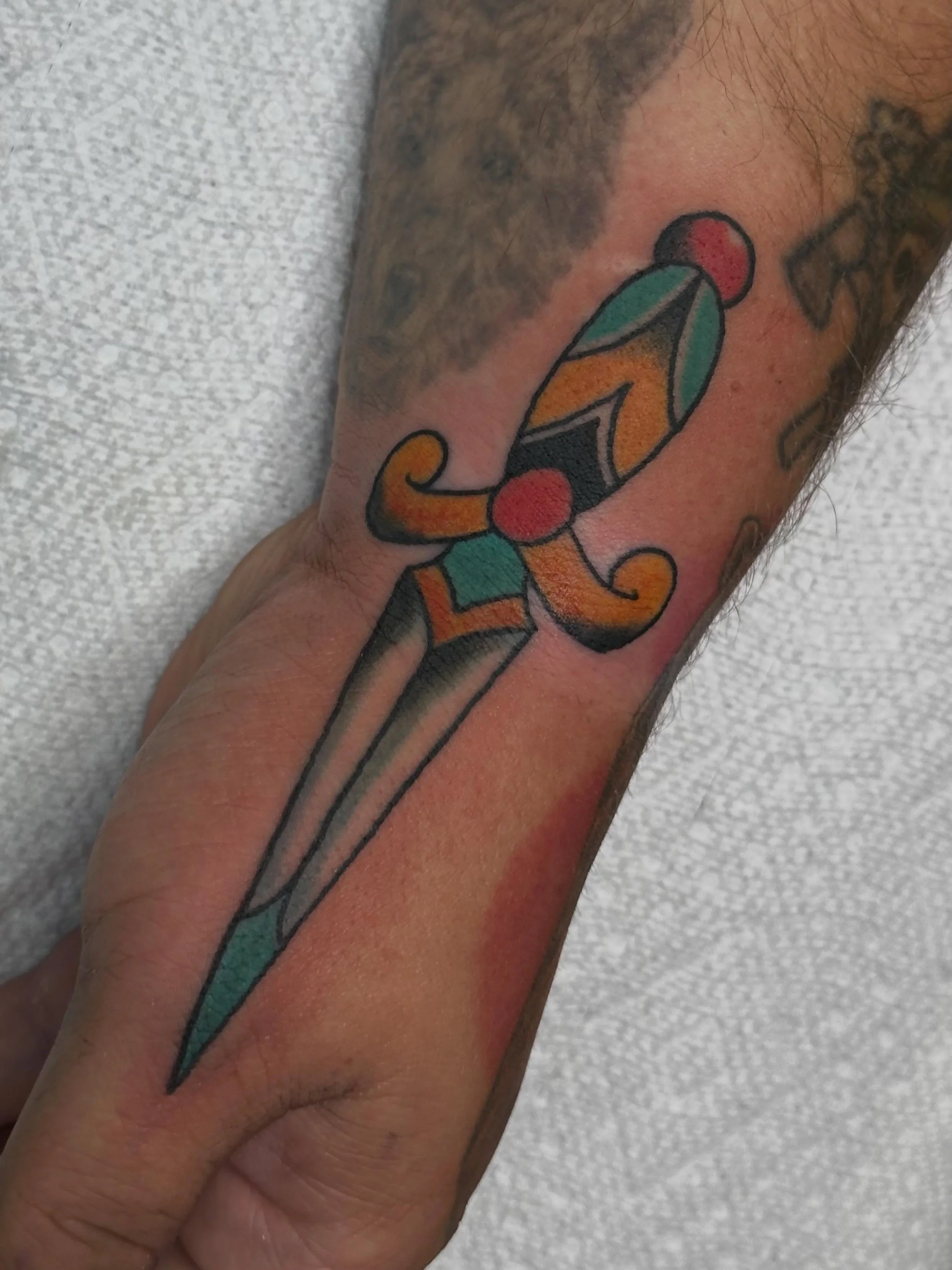 dagger done by @shanemccormicktattoos 
Walk-ins welcome!
Here 12-8 daily
see ya soon!
(318)-562-3021☎️