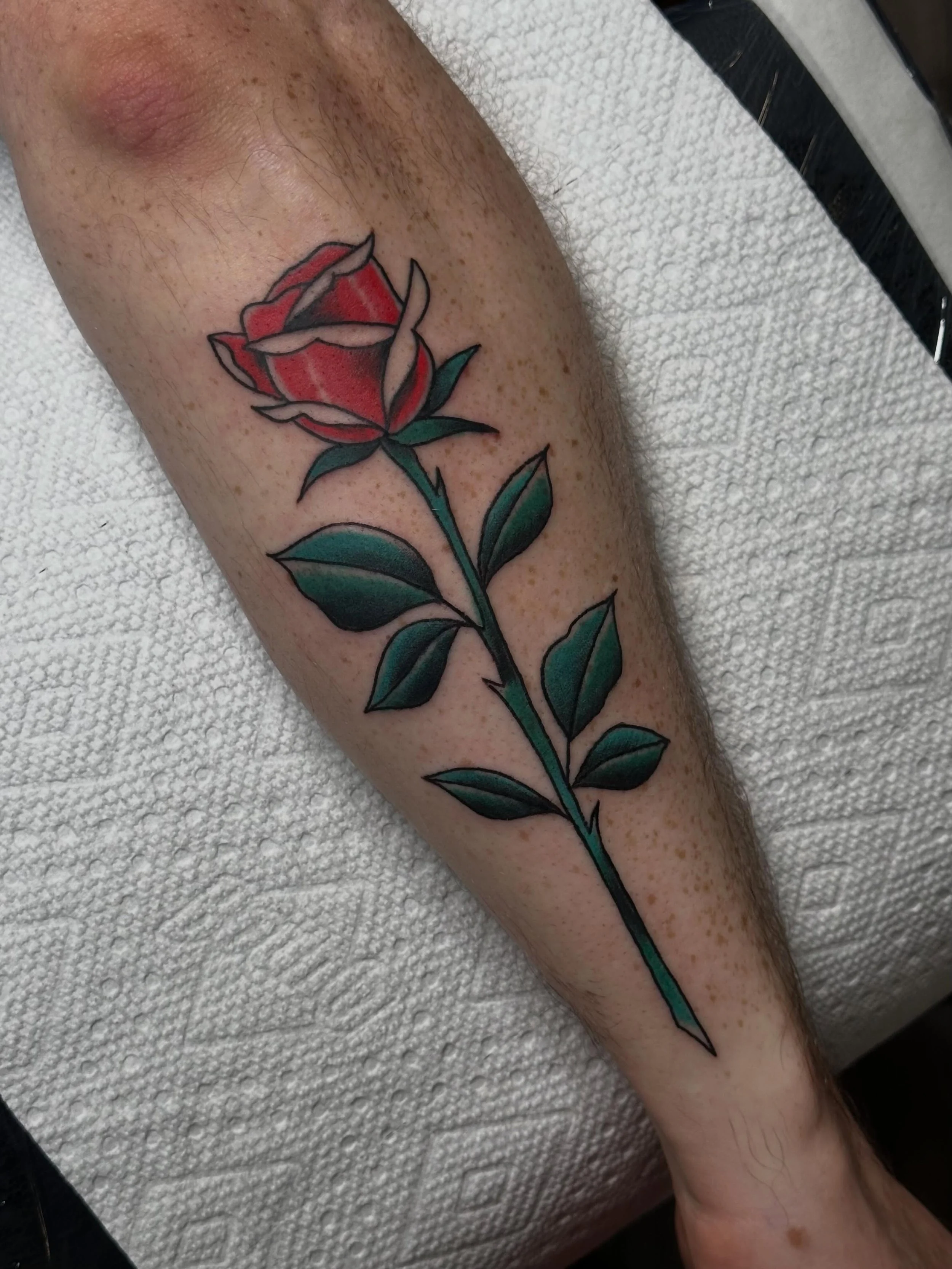 Sweet rose done by @shanemccormicktattoos 
Reach out to an artist of choice to get on the books!
Walk-ins also welcome!
Here 12-8
see ya soon
(318)-562-3021☎️