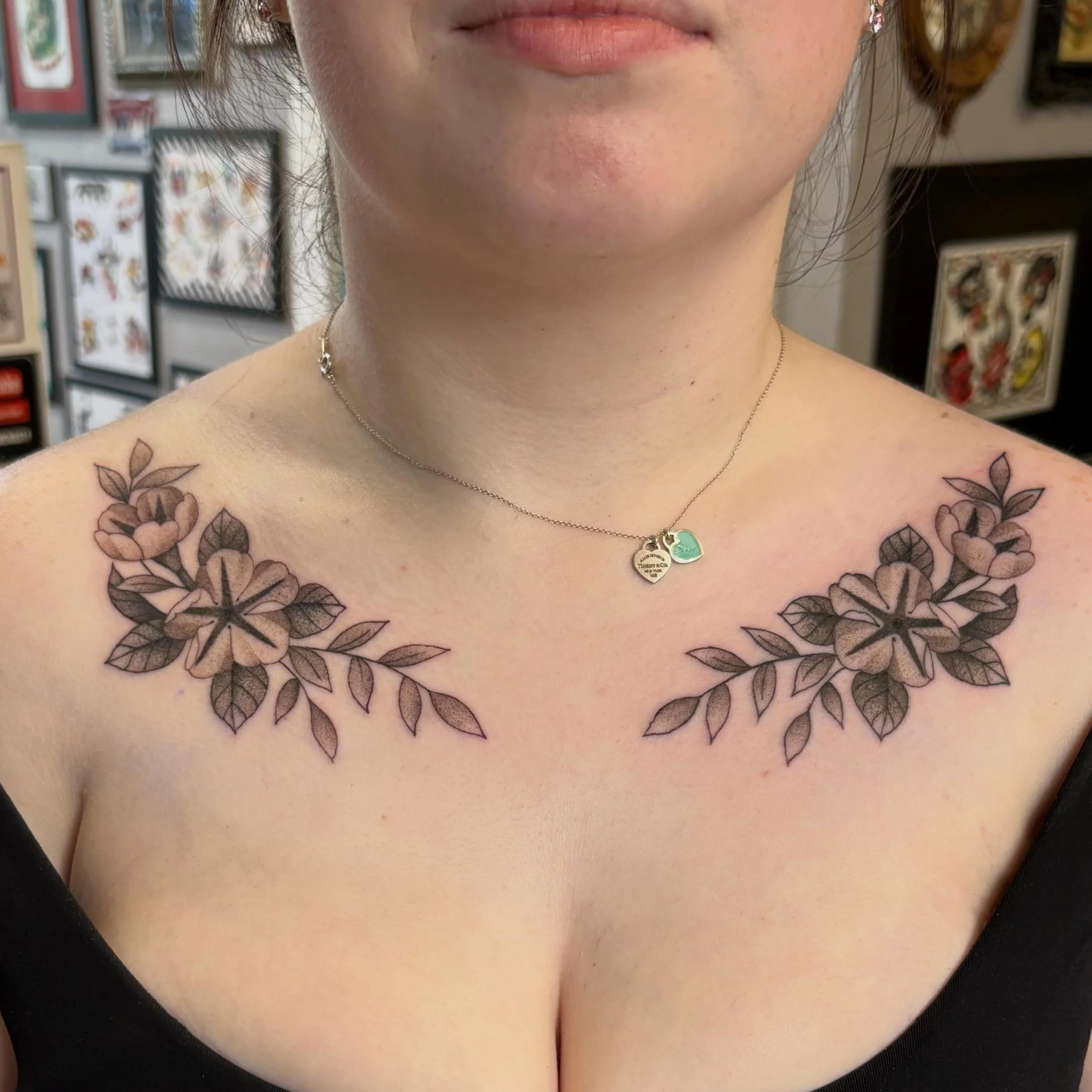 Cutie flowers on the collar bone done by @johnbentrup 
Walk-ins welcome!
Here 12-8 daily!
Come on in!
(318)-562-3021☎️