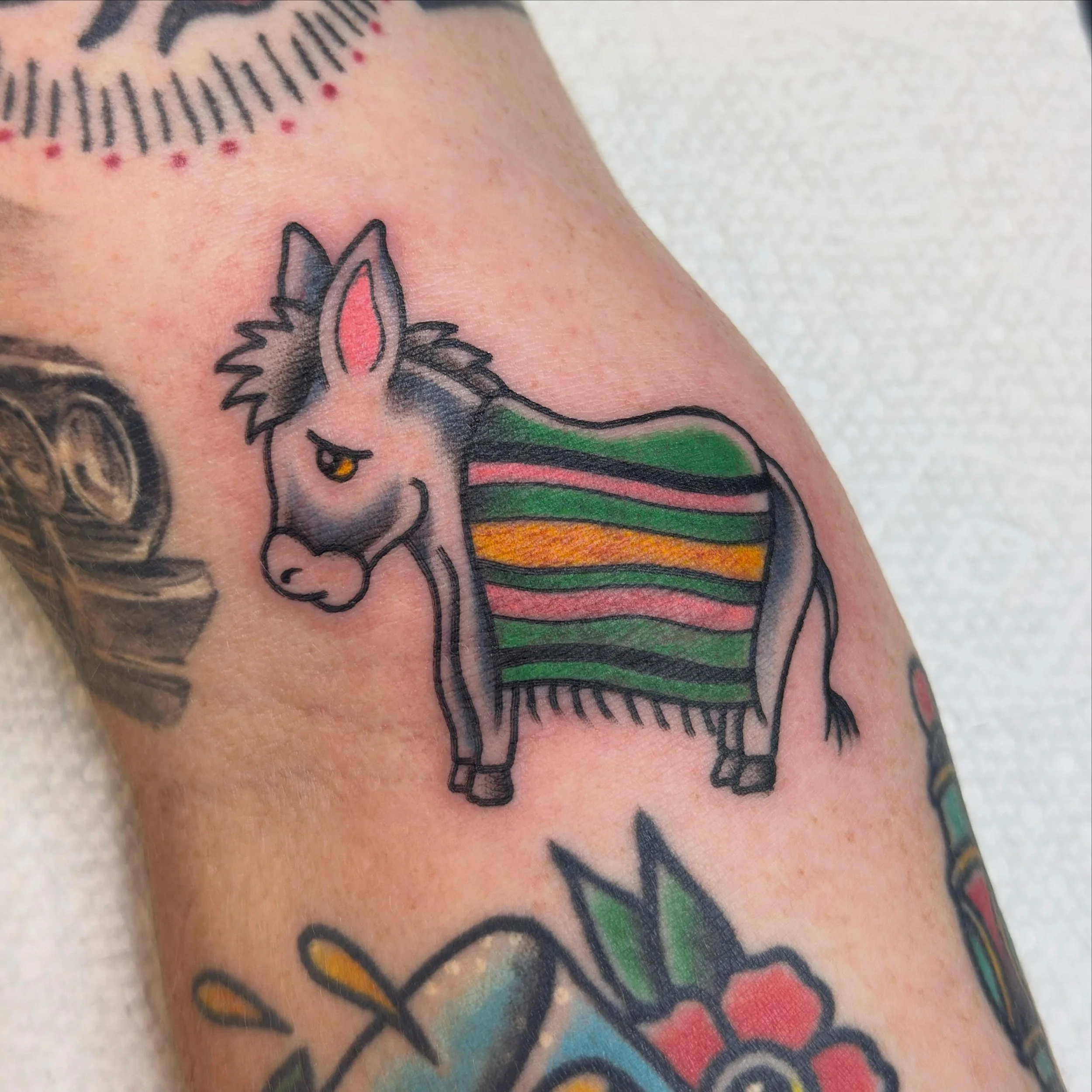 look at this lil guy done by @jeffpatterson_tattoo 
Come on in and let us poke ya
Walk-ins welcome!
here 12-8!
(318)-562-3021☎️