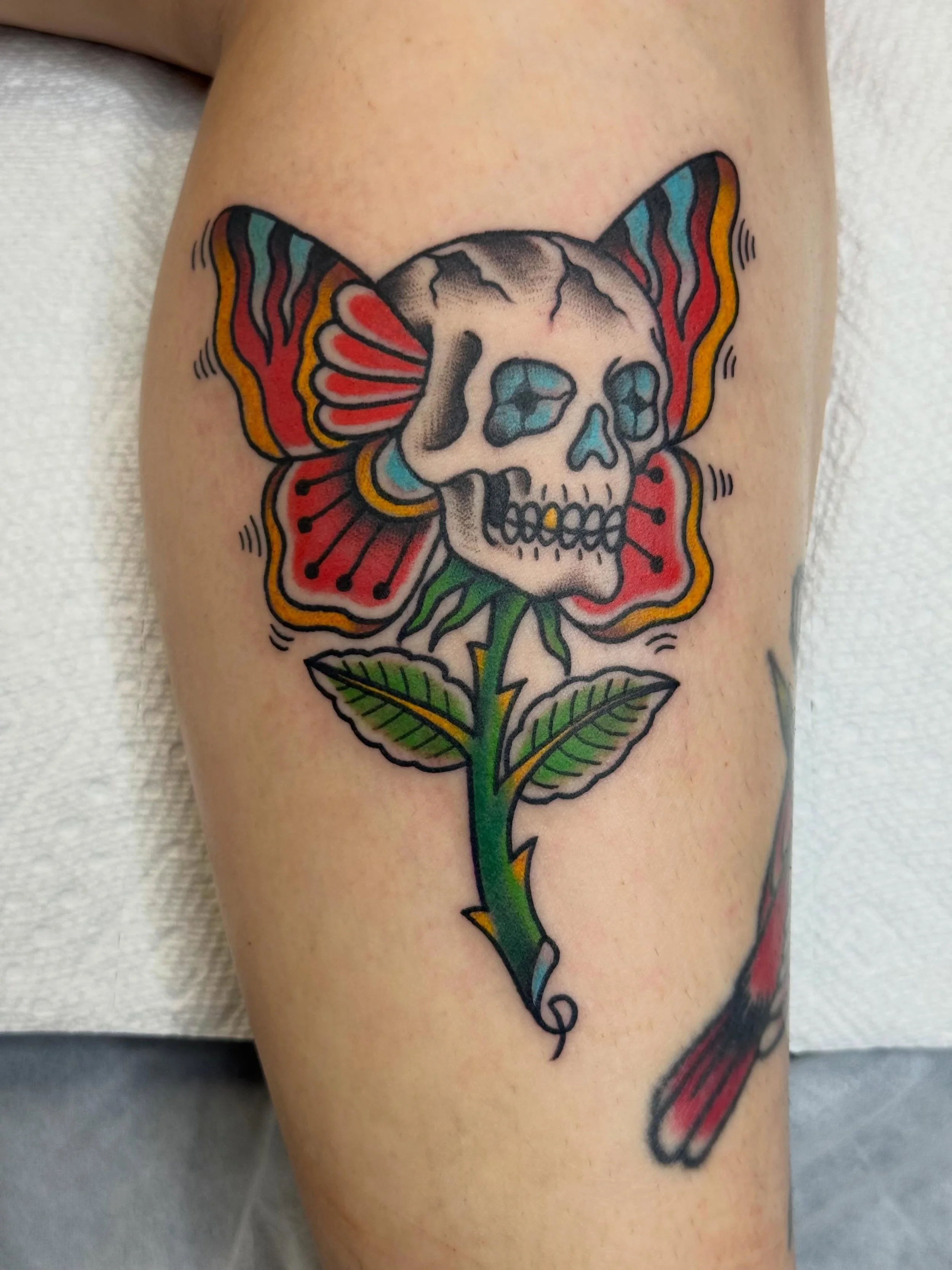 Super sick one done by @jeffpatterson_tattoo 
We're here 12-8 7 days a week! Walk-ins are always welcome
Stop in or give us a call (318)563-3021 to set something up
#shreveportla #americantraditionaltattoo #colortattoo