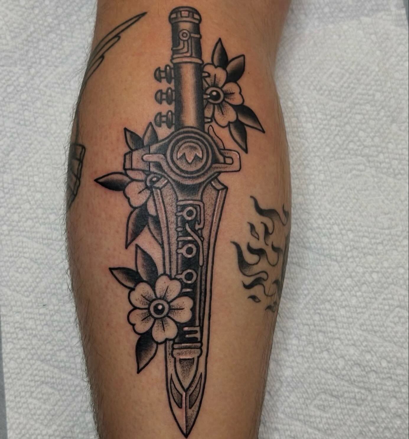 Sick sword done by @jeffpatterson_tattoo 
Wanting to set up an appointment? Go to our website, ghostfiretattoo.com OR walk-in any time ! We're here 12-8 7 days a week
#americantraditionaltattoo #blackandgreytattoo #shreveportla