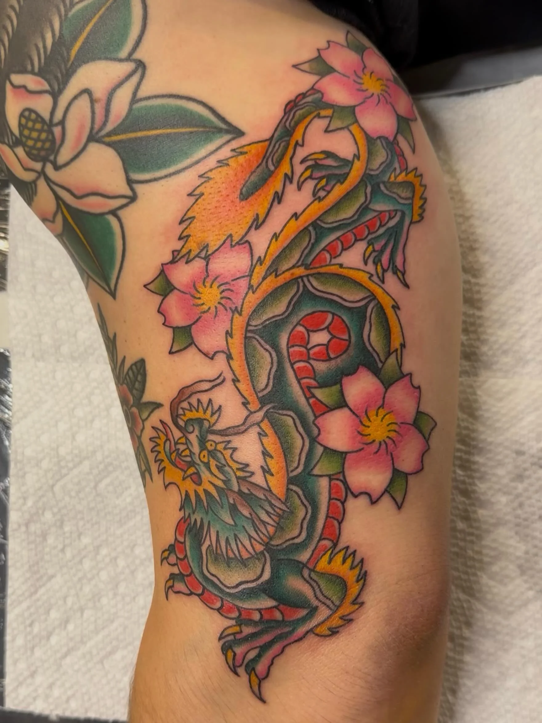 Here's a sick dragon done by @zachary_i_reed 
#americantraditionaltattoo #shreveportla #colortattoo