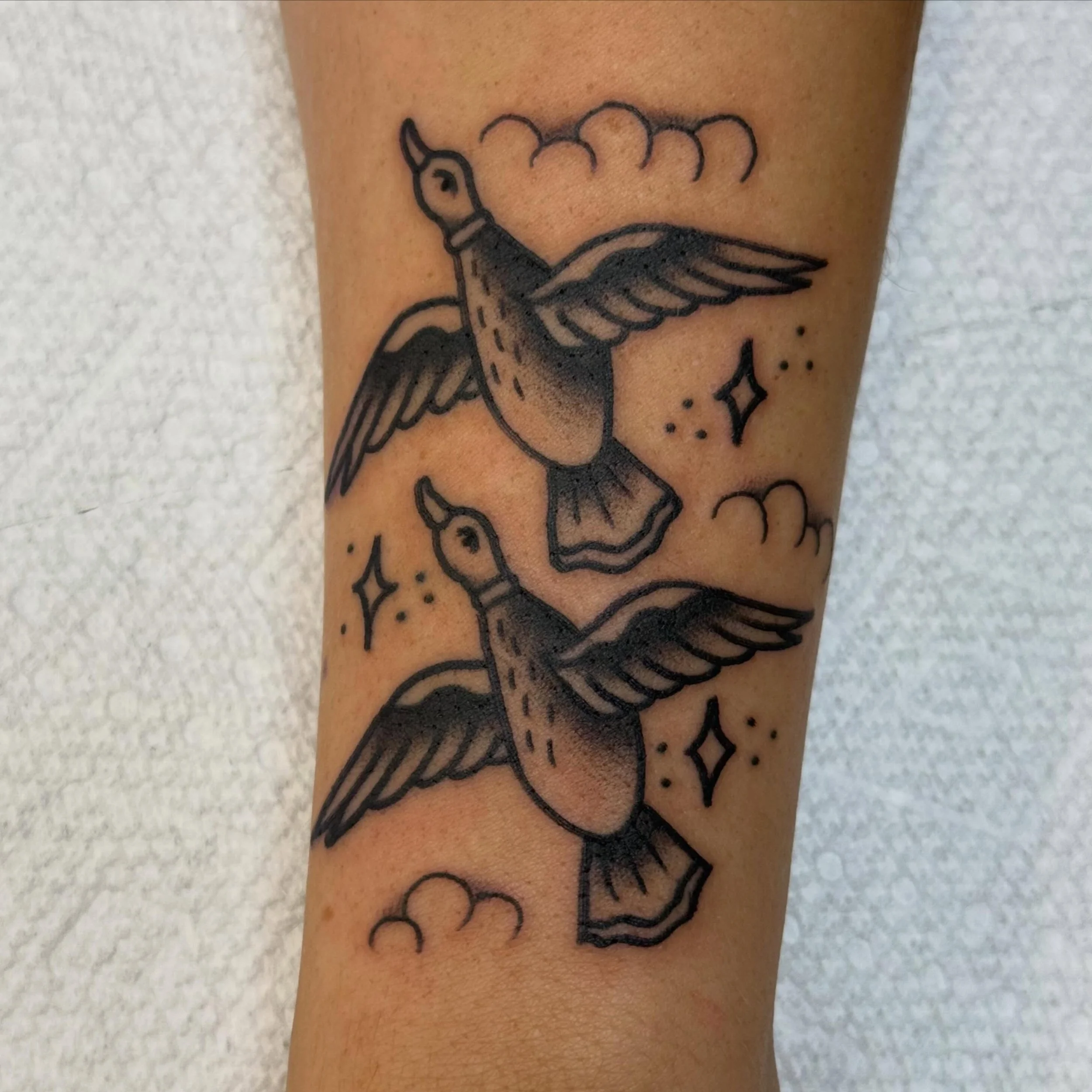 Keepin&rsquo; it cute and simple🦆 done by @jeffpatterson_tattoo 
Reach out to an artist of choice to get on the books!
Or&hellip; Walk-in!! 
Here 12-8 daily!!
(318)-562-3021☎️
