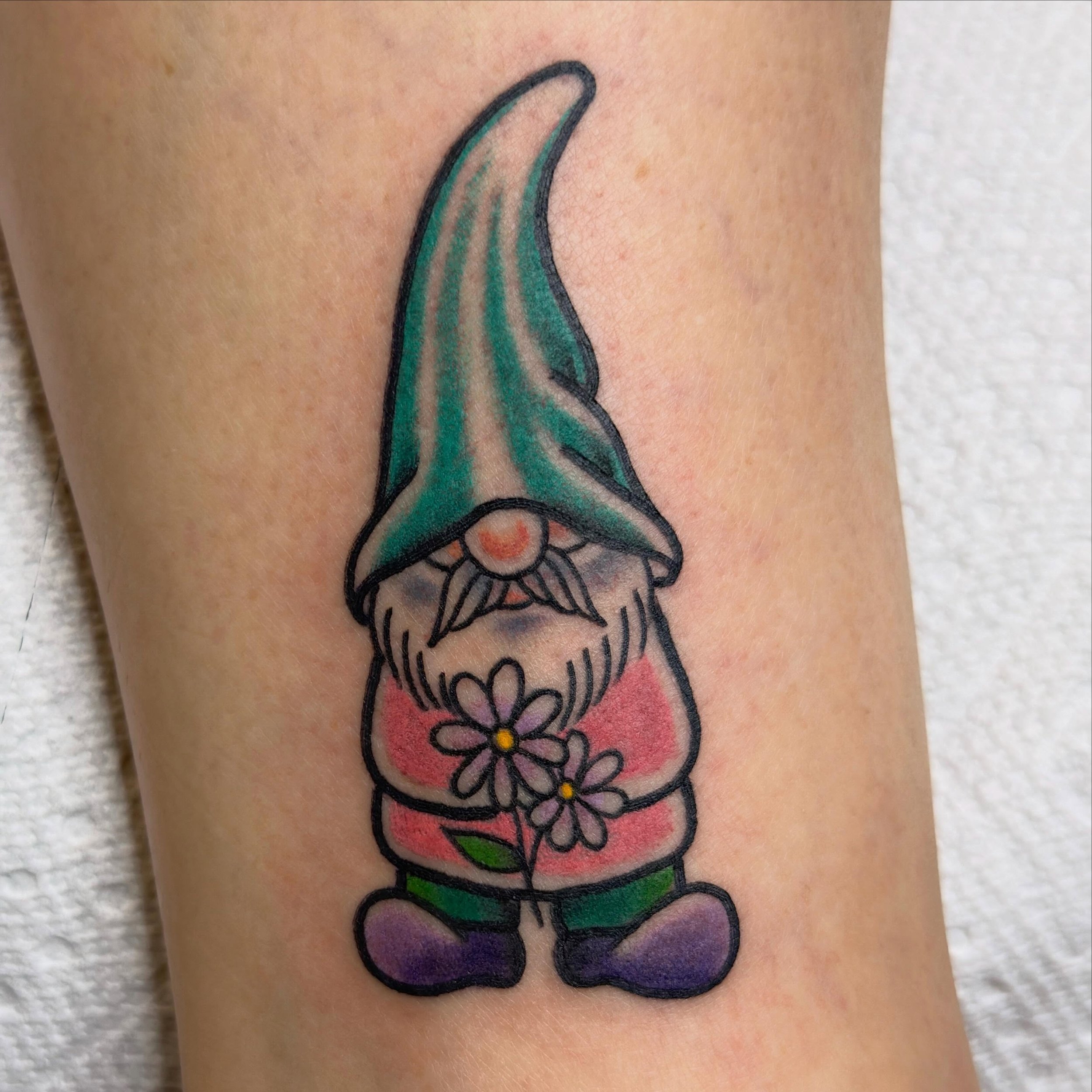 Here&rsquo;s one from our mother&rsquo;s day flash special! done by @jeffpatterson_tattoo off of his flash sheet!
Our special ends THIS sunday! If you haven&rsquo;t come in yet, what are you doing????
Walk-ins welcome!
Here 12-8 daily
(318)-562-3021☎