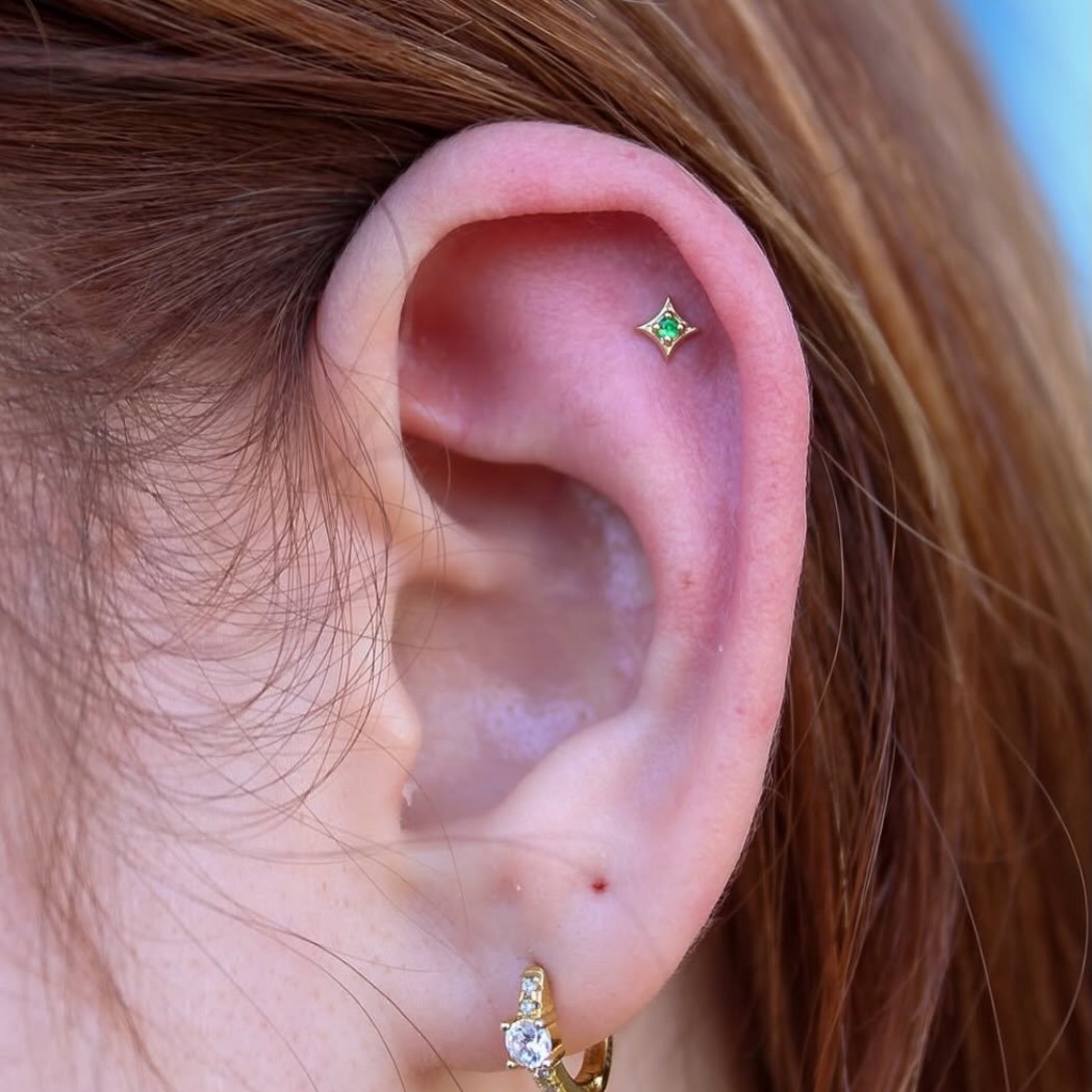 14k gold with genuine green garnet! done by @darby.pokes 
Schedule a piercing appointment online through our website!
Or simply walk-in! 
here 12-8 daily!!
Come on in
(318)-562-3021☎️