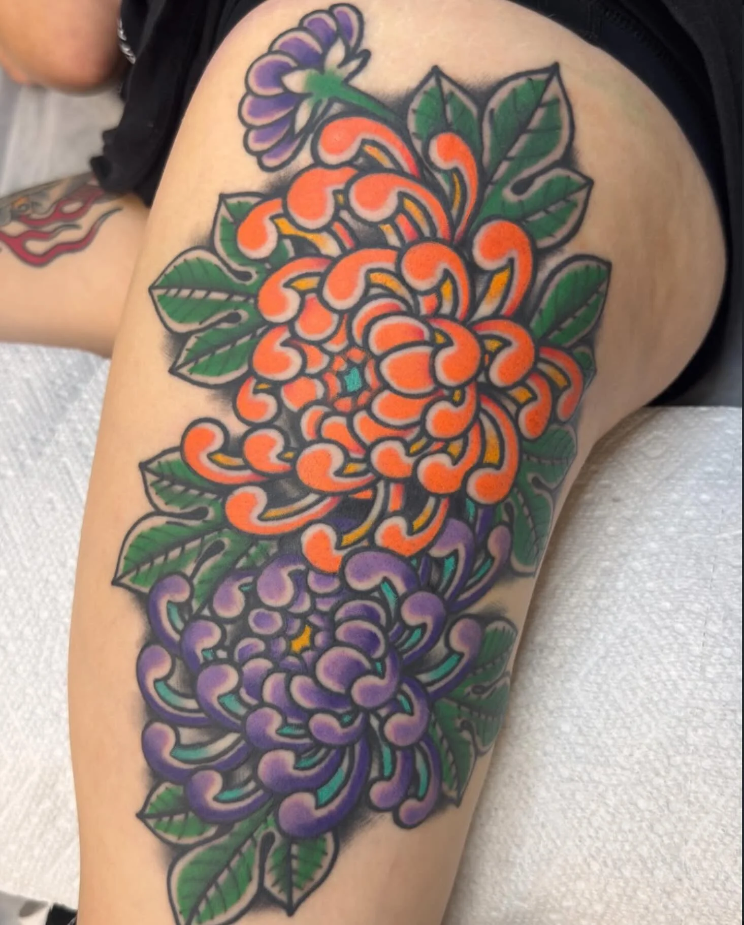 Check out this biggin&rsquo; done by @jeffpatterson_tattoo 
want something bold and bright? We got ya covered 
Walk-ins welcome
Here 12-8 daily
(318)-562-3021☎️