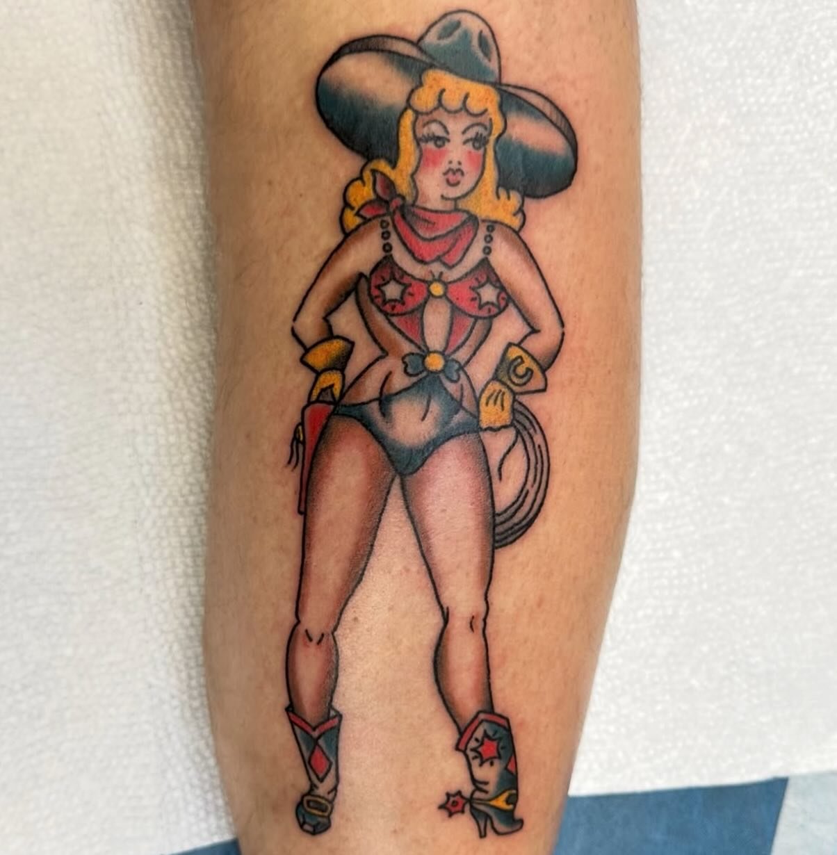 Here&rsquo;s a fun one done by @shanemccormicktattoos 
bold lines, bold colors, done here at ghostfire
Walk-in&rsquo;s welcome!
here 12-8 daily!
(318)-562-3021☎️