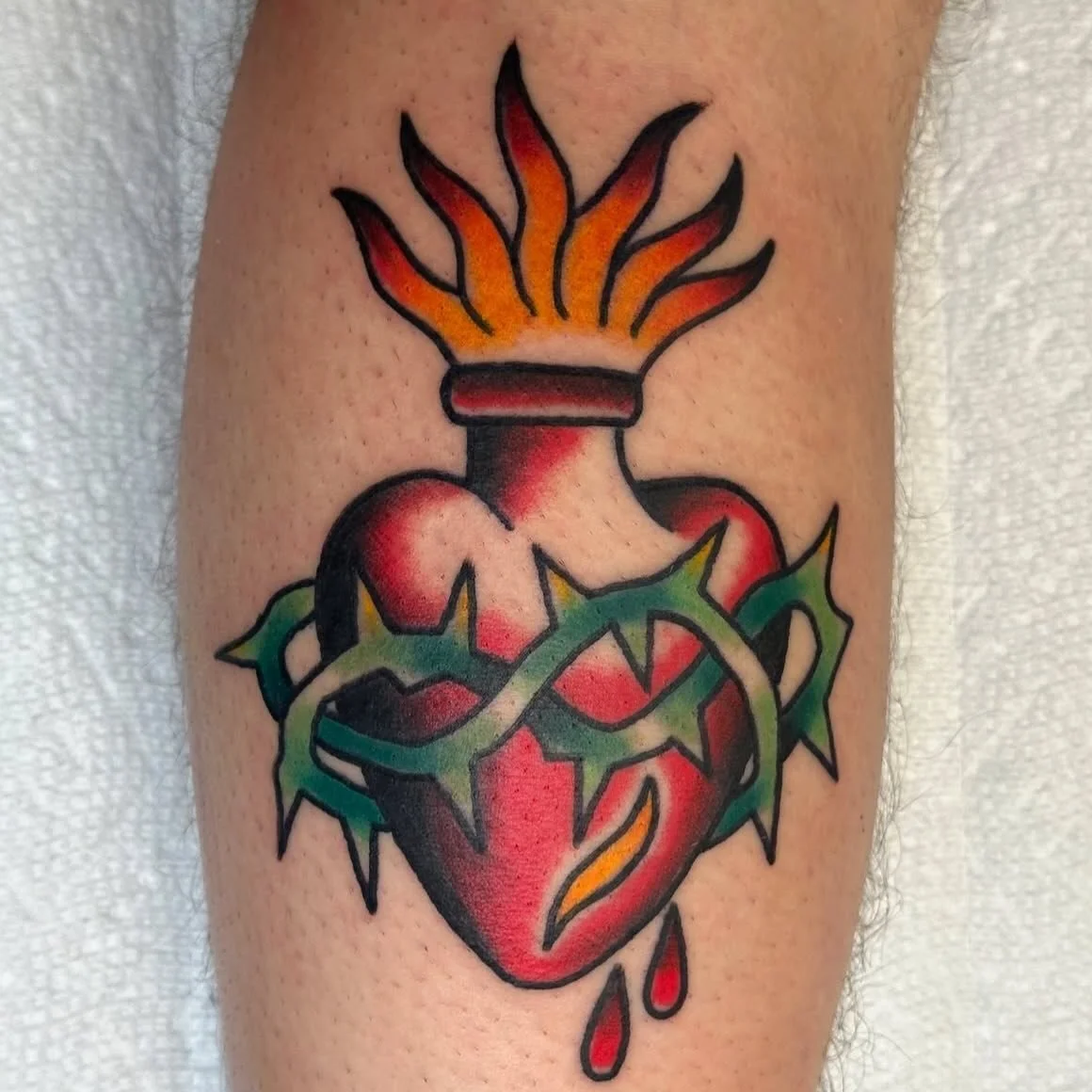 Bold and crispy, the only way we do it over here‼️ Sacred heart done by @shanemccormicktattoos 
We take walk-ins, you should know this by now
Or reach out to an artist of choice to schedule an appointment!
Here 12-8 daily!
(318)-562-3021☎️