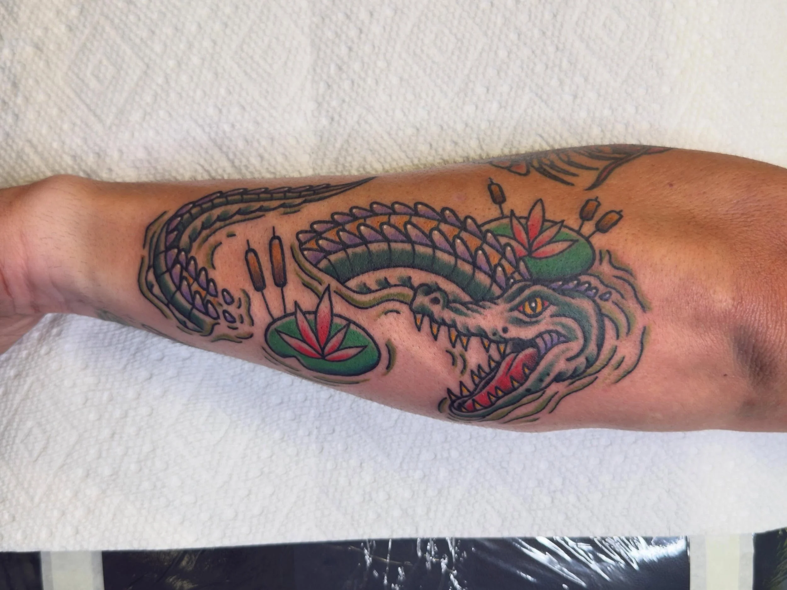 Sick swamp pup done by @jeffpatterson_tattoo 
Walk-ins welcome!
Here 12-8 daily!
(318)-562-3021☎️