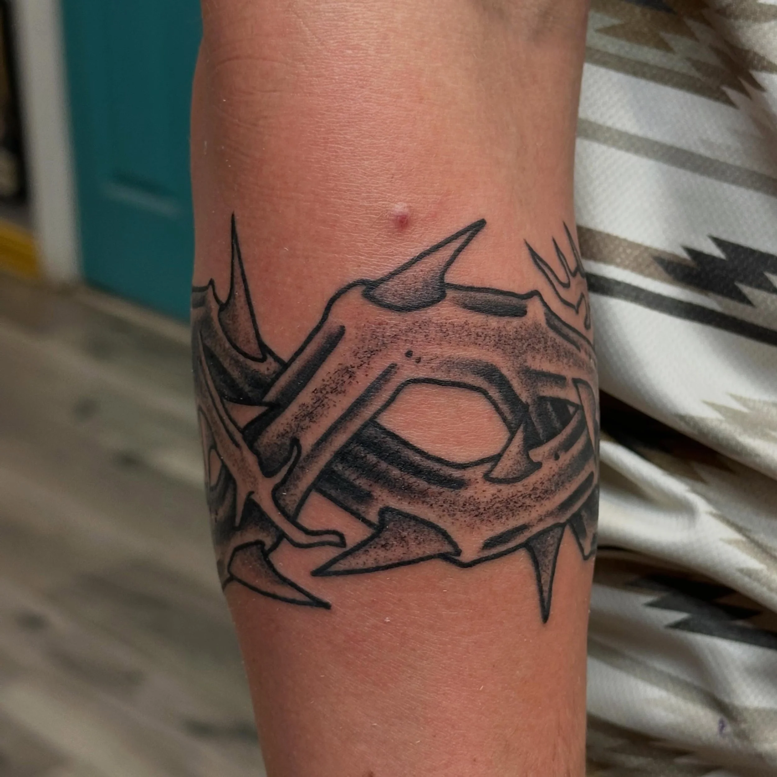 Sick thorned arm band done by @johnbentrup 
Walk-ins welcome! 
Here 12-8 DAILY!
(318)-562-3021☎️