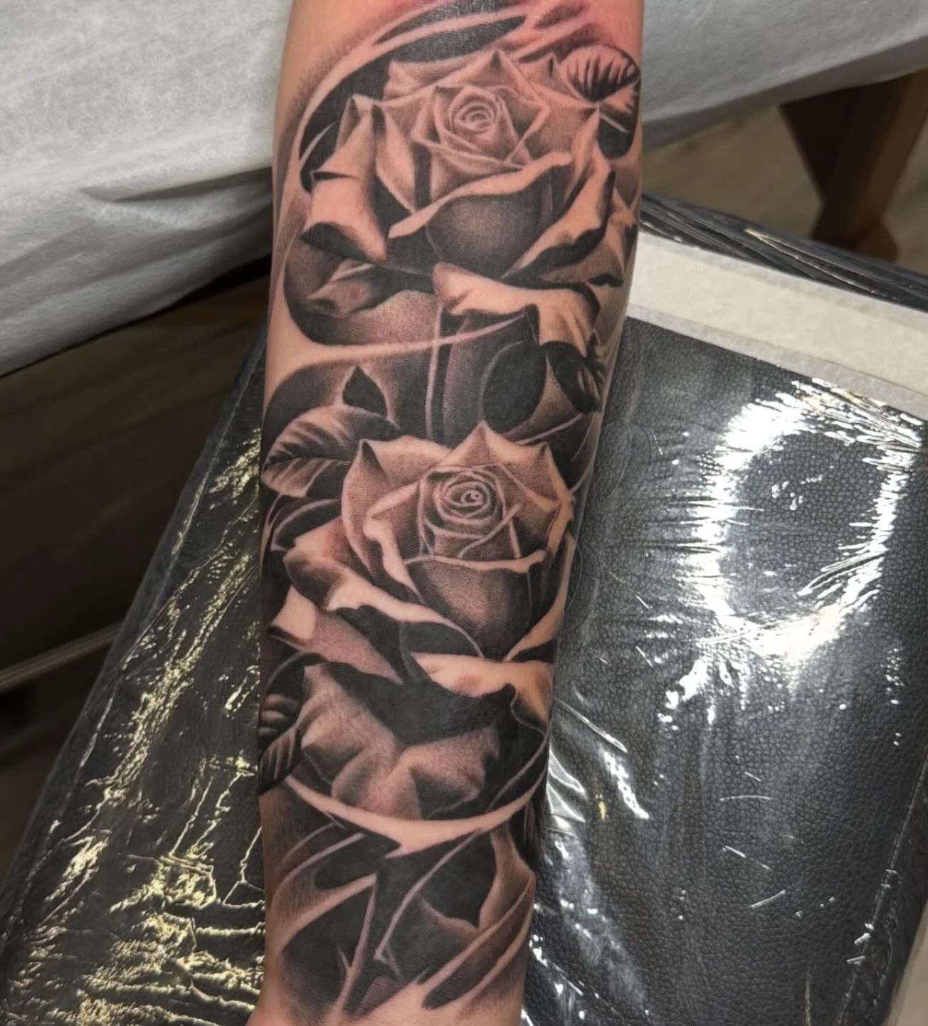Look at these beautiful roses done by @urban_davinci 😍
Walk-ins welcome!
Here 12-8
(318)-562-3021☎️