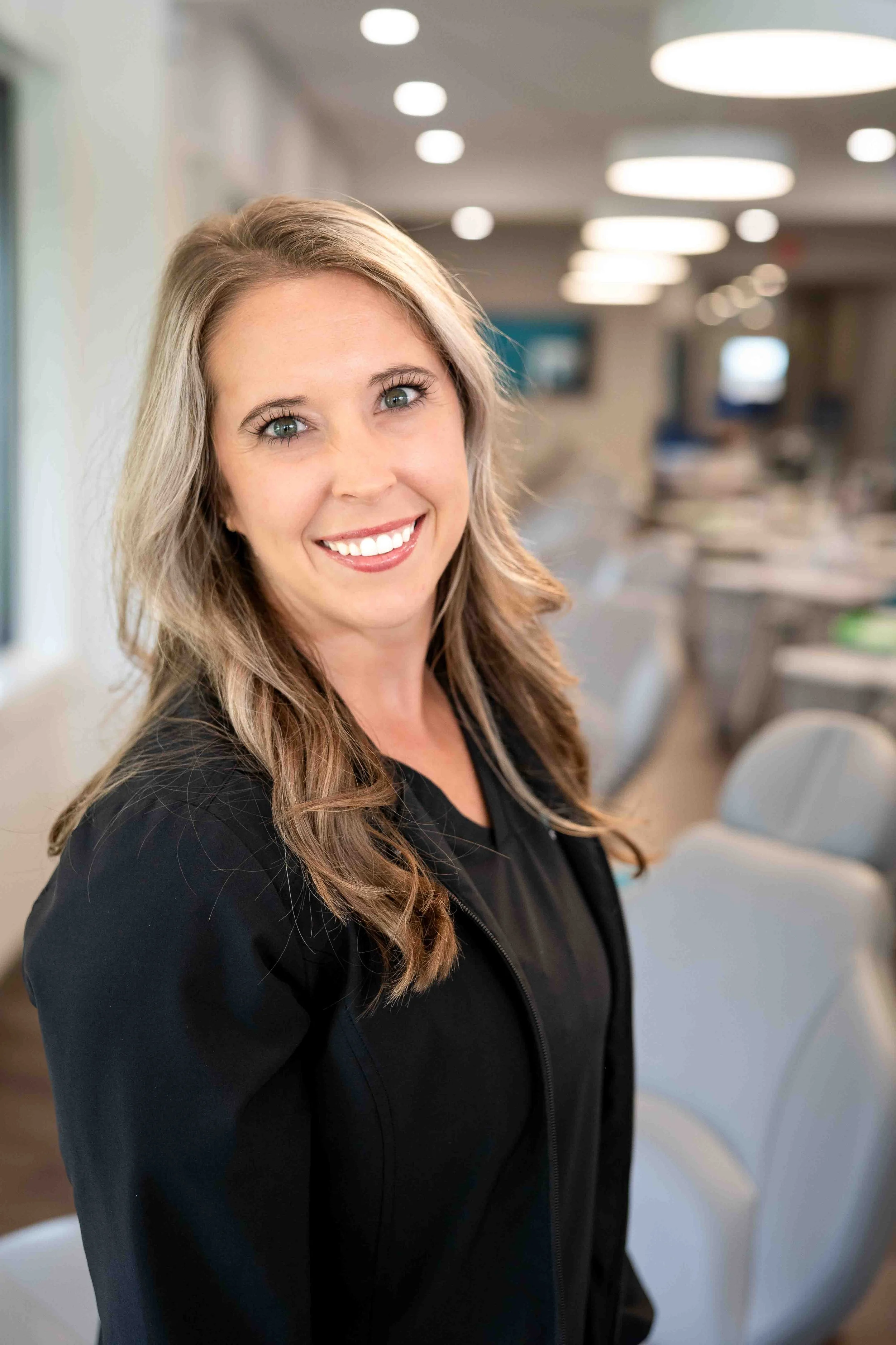 headshot_photographybymegmiller (2 of 8.jpg