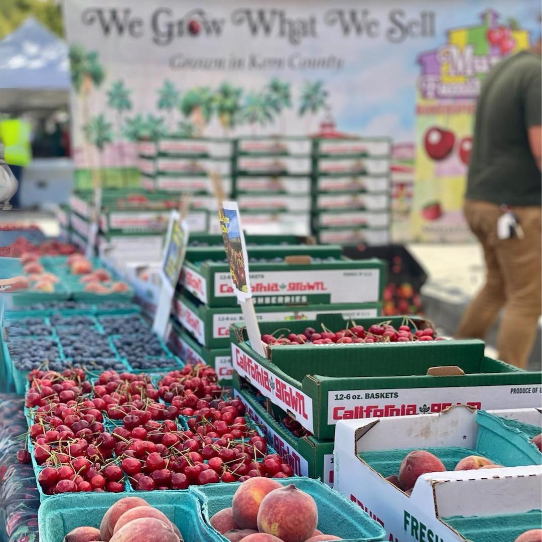 Murray Family Farms fruit at a farmers' market