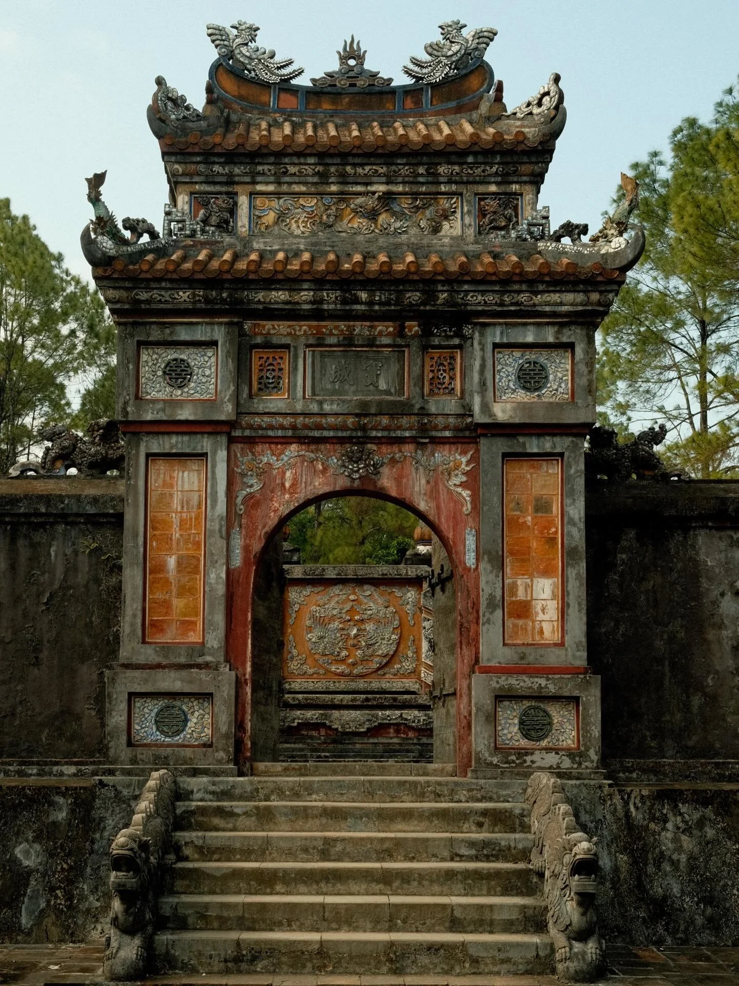 Hu&ecirc;

13th - 15th January 

Highlights - lots of history here, we loved visiting tombs, temples &amp; the imperial city. Trying Bun Bo Hue 🍜 Exploring the suburbs &amp; local markets 🥥🪷