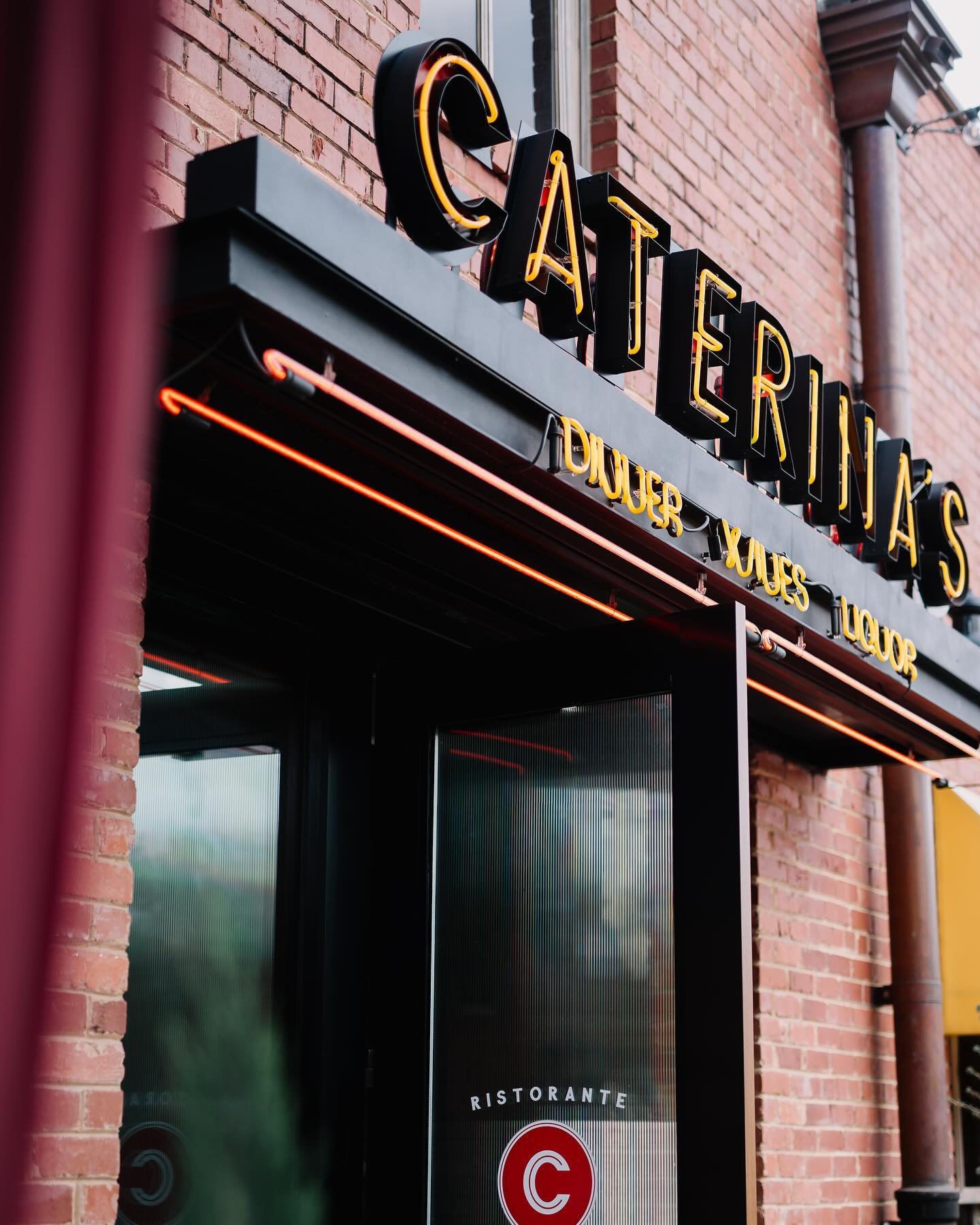 Loved getting to spend the evening at the wonderful @caterinasftx in the Stockyards. @cheftimlove knows what&rsquo;s up. 🌃 10/10 recommend - I mean look at that cheese wheel. 🧀 🍝 

@6thavestorytelling @vantravels @tiffanycblackmon @kennedyaddisonn