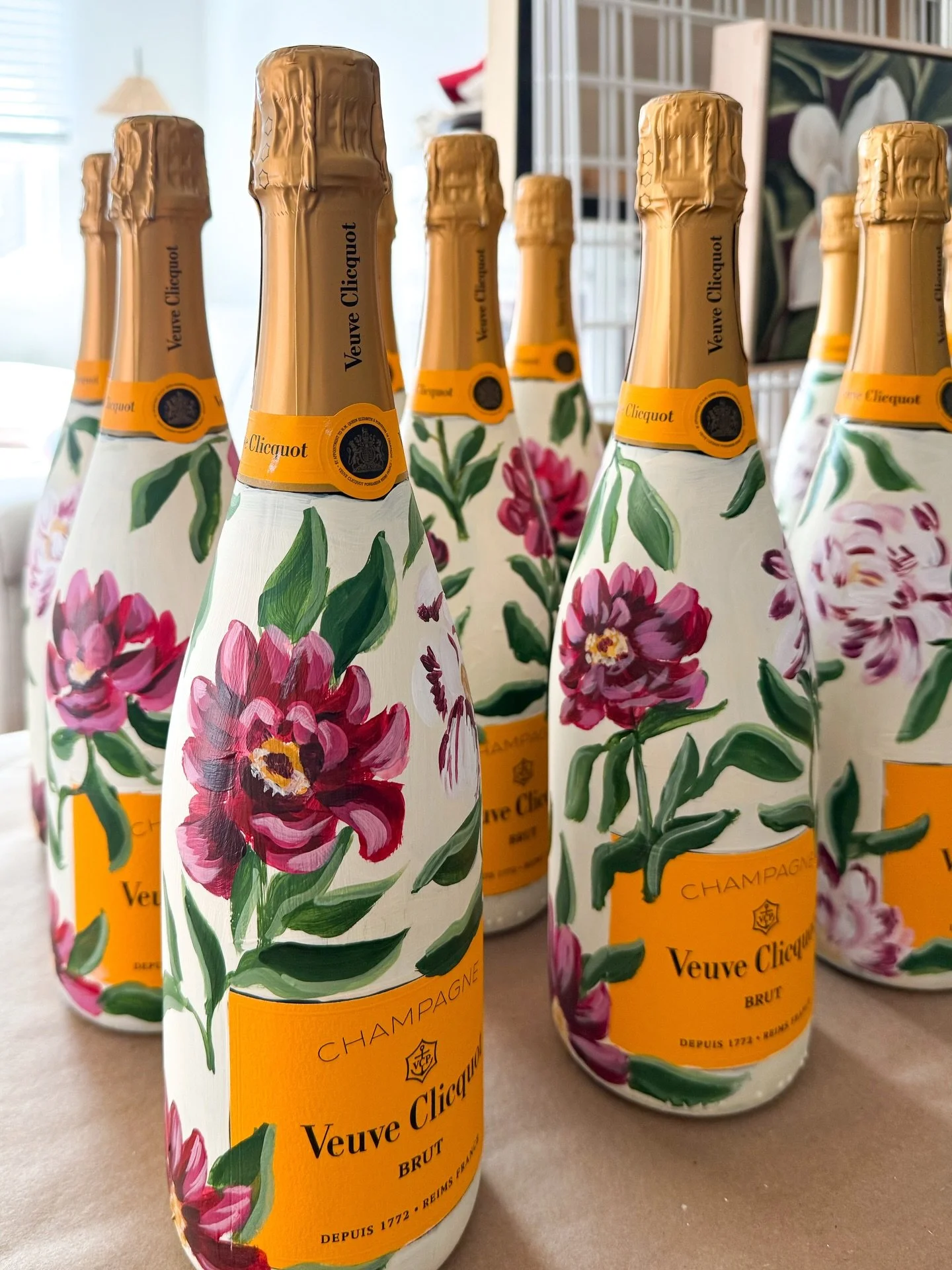 Cheers and Happy New Year 🥂. Enjoy a mini gallery of 2025 painted champagne from your Houston Champagne Artist