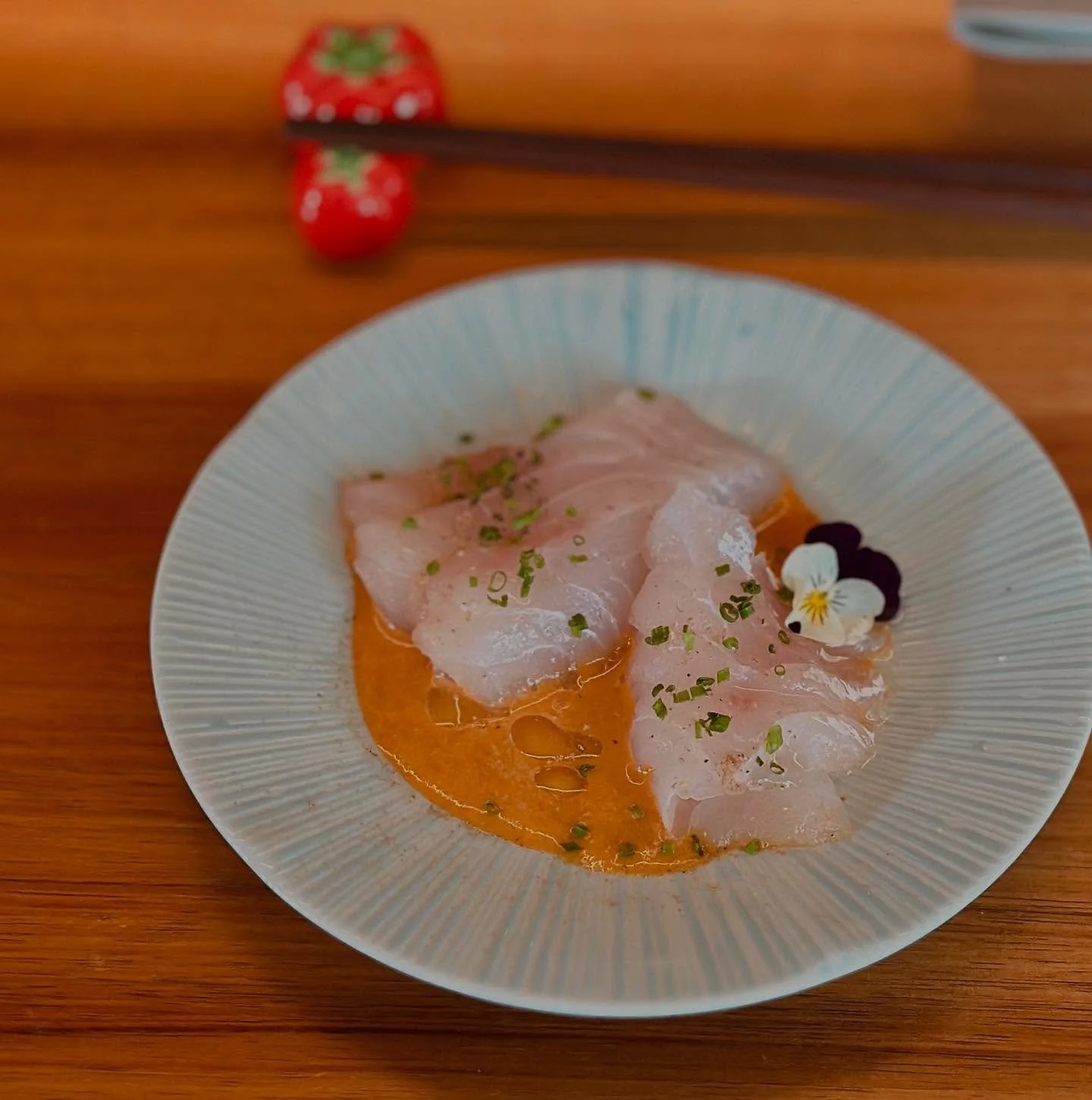 Snapper sashimi, charred pepper sauce , sansho.