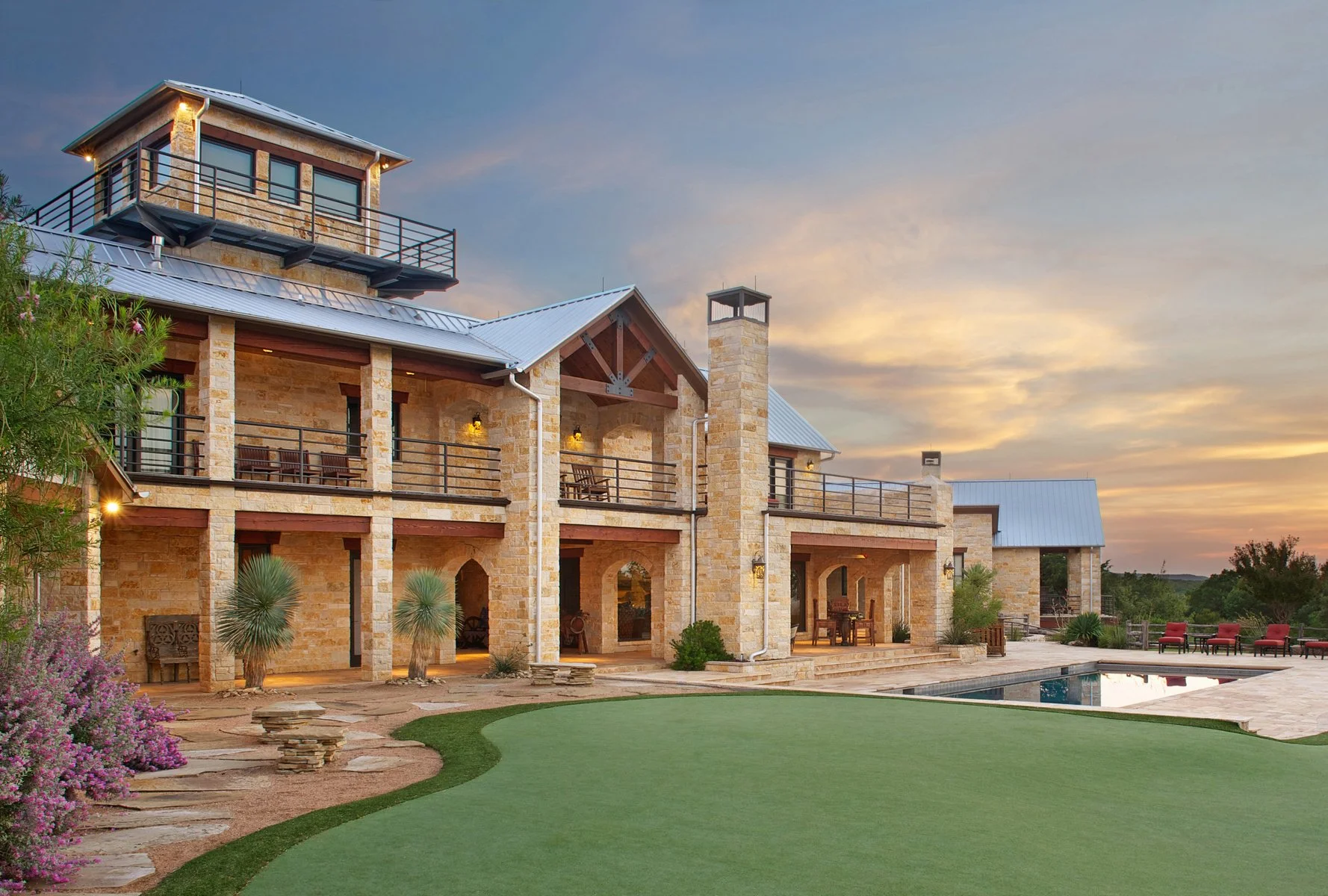 Sara_Donaldson_DLB_ranch_exterior_01cr.jpg