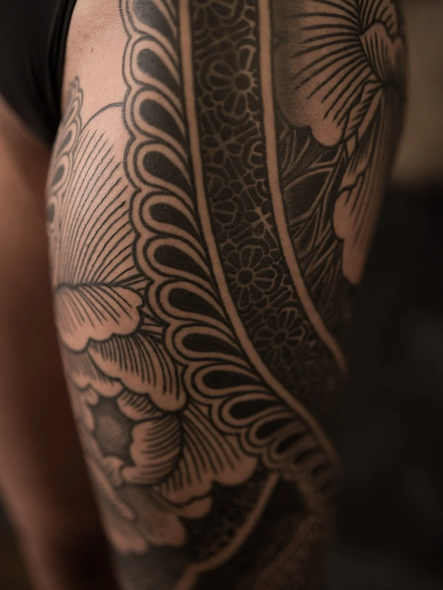 The art of composition is sublime @oliver_kenton's attention to detail is exceptional✨

Books are open! Email oliver@gurutattoo.com or DM us to book your next project!

#gurutattoo #ornamentaltattoo #geometry #geocacher #patternmaking #sandiegotattoo
