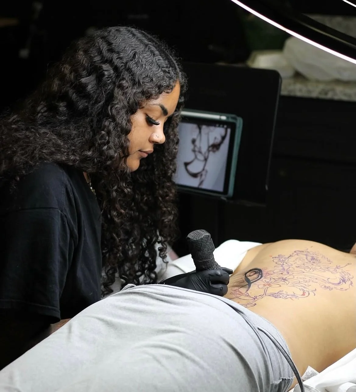 🌺Our next guest is the amazing @tattooedbykristanee! Kristanee will be joining us from 11/20-11/24. DM @tattooedbykristanee to book your appointment!