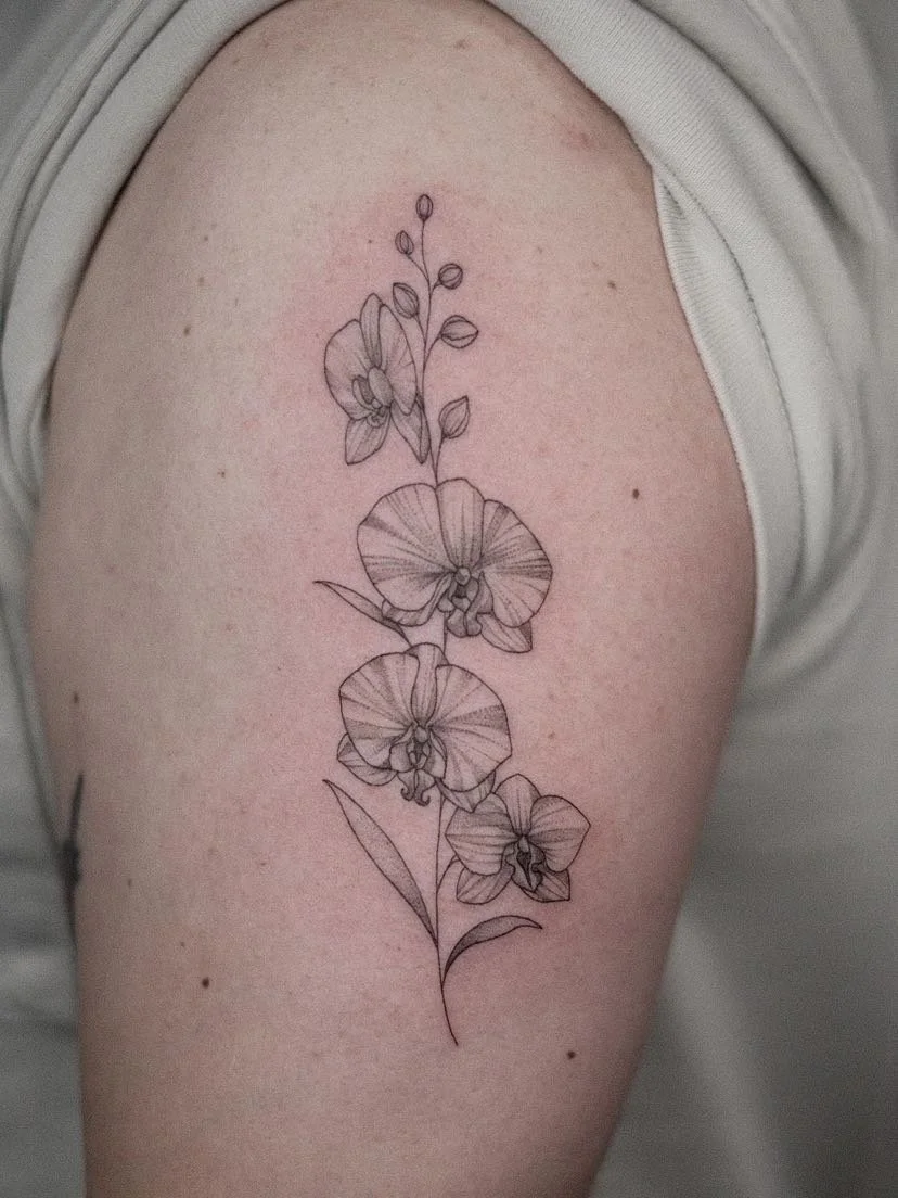 10_IzzyKellar_Portfolio_GuruTattoo.JPG