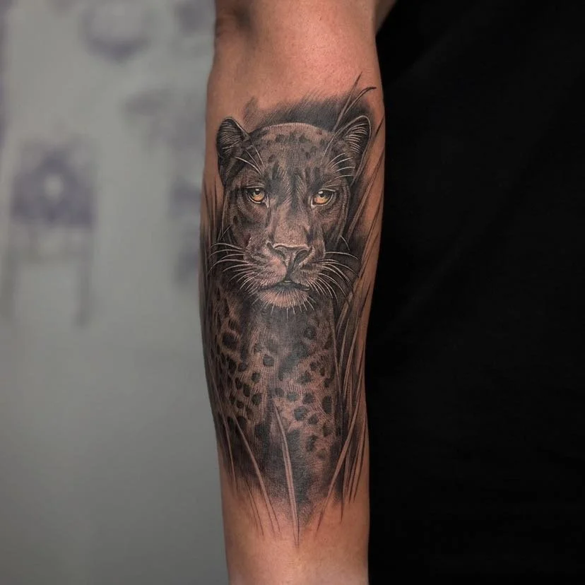 4_IzzyKellar_Portfolio_GuruTattoo.JPG