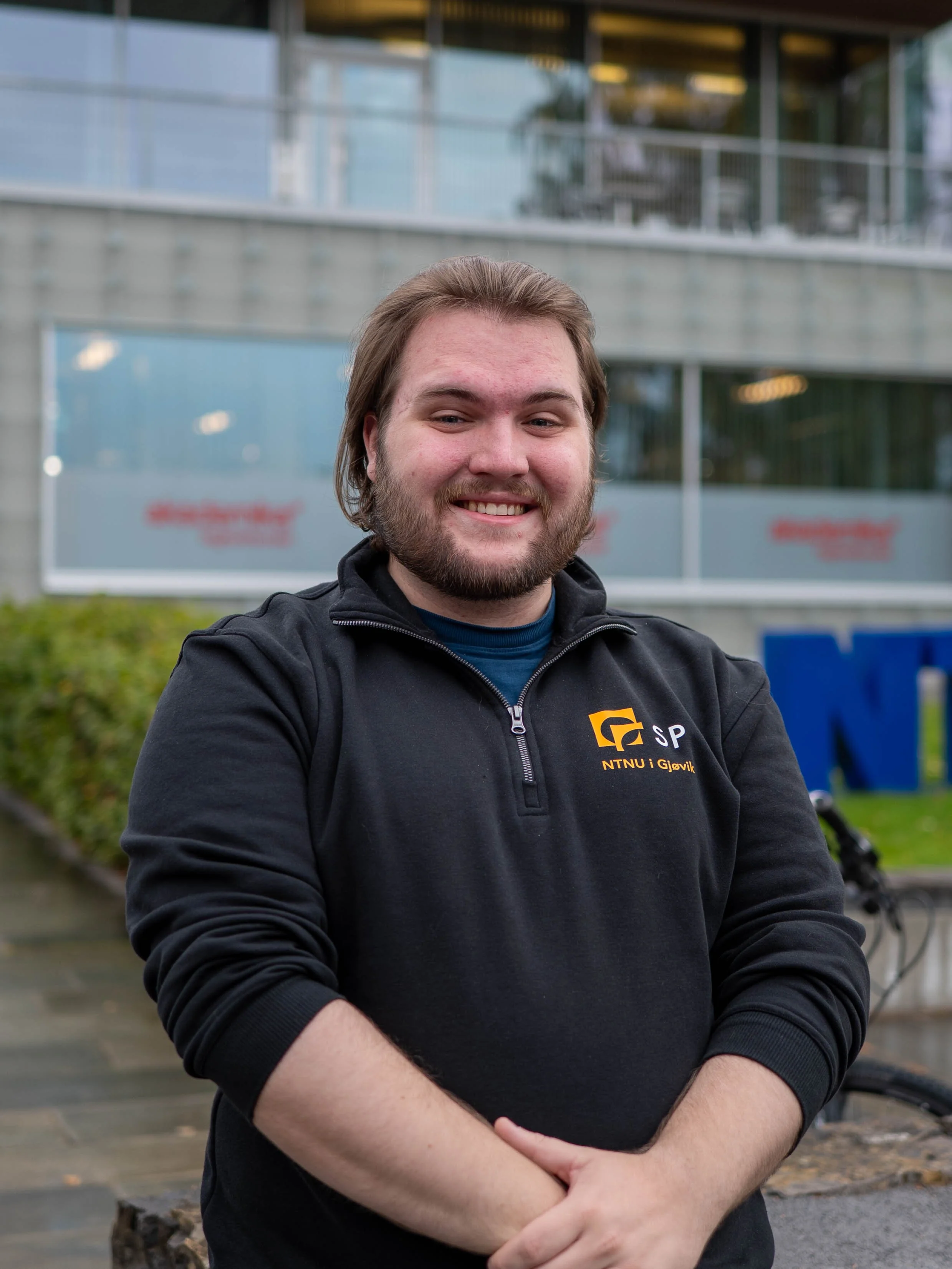Profilbilde av Kommunikasjons-/ og internasjonalt ansvarlig Ask Oliver Vighals
