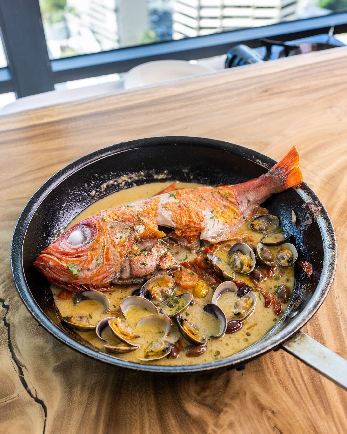 A local favorite, Acqua Pazza, showcases our daily fresh catch from around the world. (Pictured is the Kinmedai 金目鯛 / Golden-eye Snapper) Available on our dinner menu from 3:00pm
- 10:30pm daily!
&bull; Book your reservations today on OpenTable or ca
