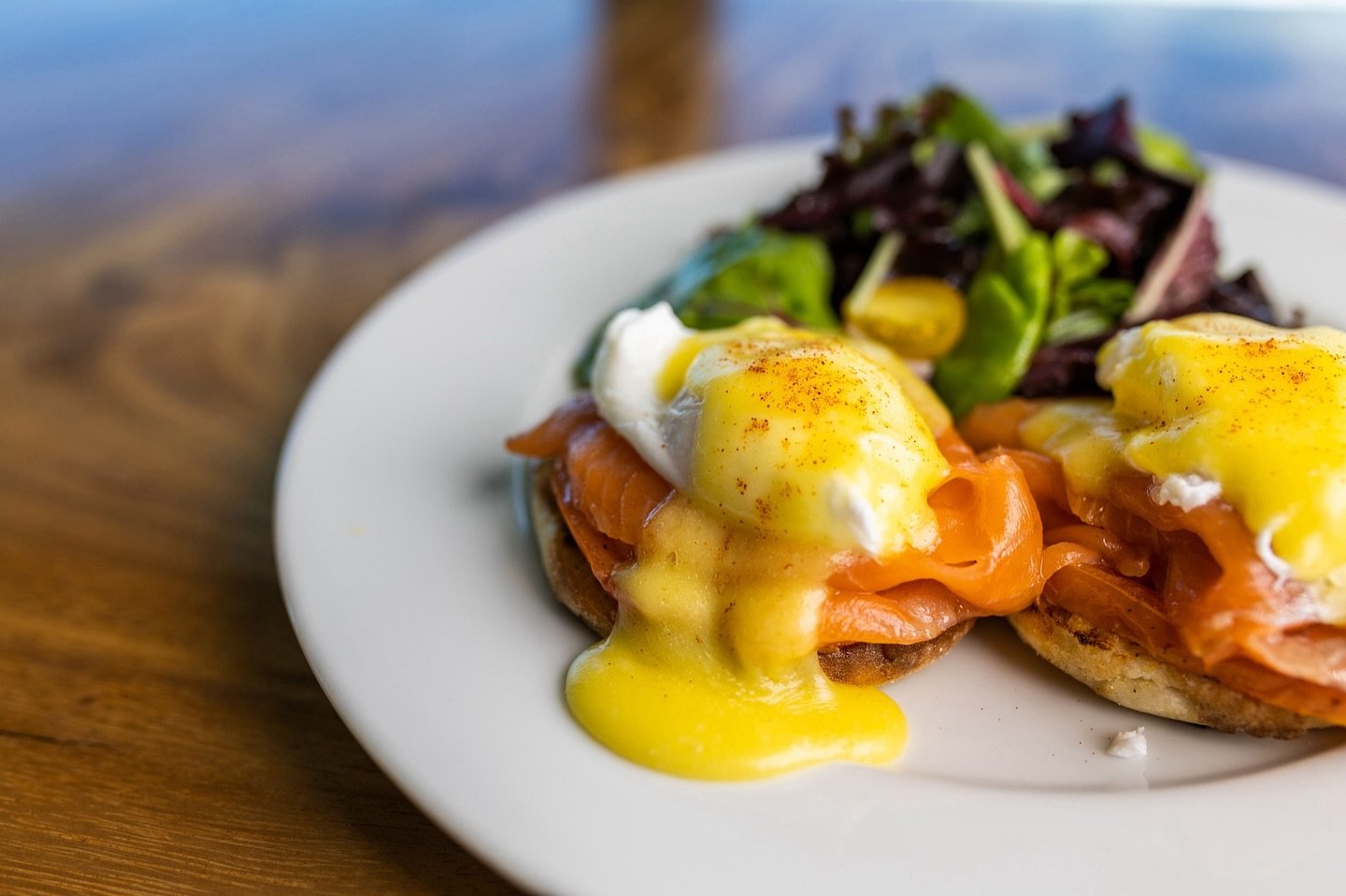 Enjoy our classic Smoked Salmon Benedict, available only during our breakfast hours 7:00am &ndash; 11:00am daily.

🐟 Book your reservations today on OpenTable or call us at (808) 777-3100.
・・・
@ilikai_chapel @ilikaihotel @aquaaston #PESCAWaikikiBeac