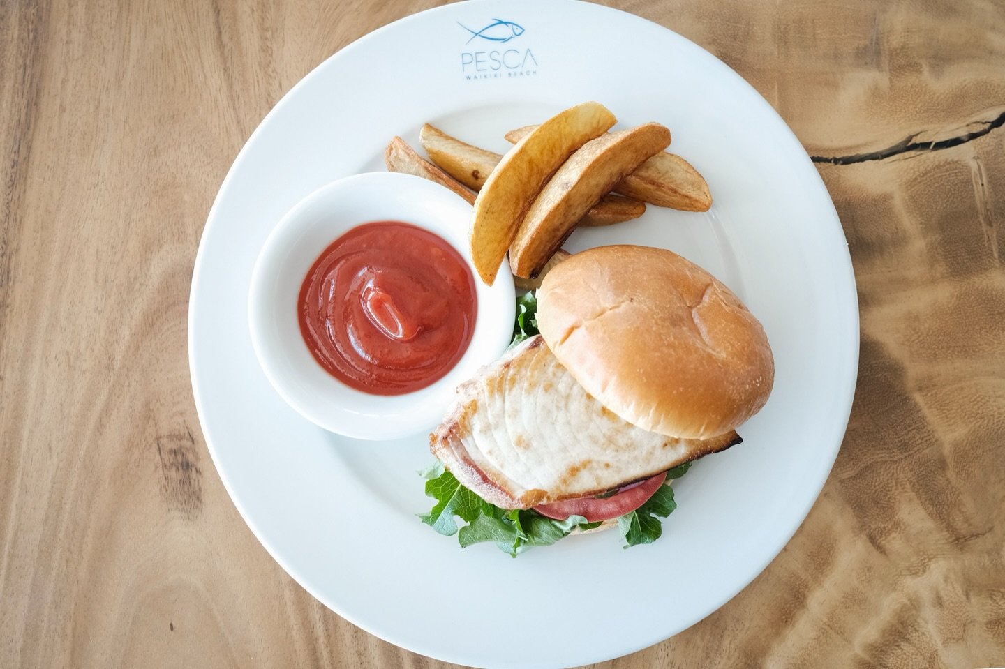 Try our signature PESCA Burger featuring baked fresh catch, brioche bun, lettuce, tomato, red onion, pickles, house horseradish sauce, and wedge potato fries. Available daily during lunch from 11am &ndash; 3pm!

🐟 Book your reservations today on Ope