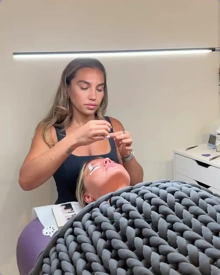 Lash health > everything
Because some things are simply against the lash code ✨

Swipe to see our non-negotiables ➡️

#westchesterny #westchesterlashes #tuckahoe #westchesterlashextensions
