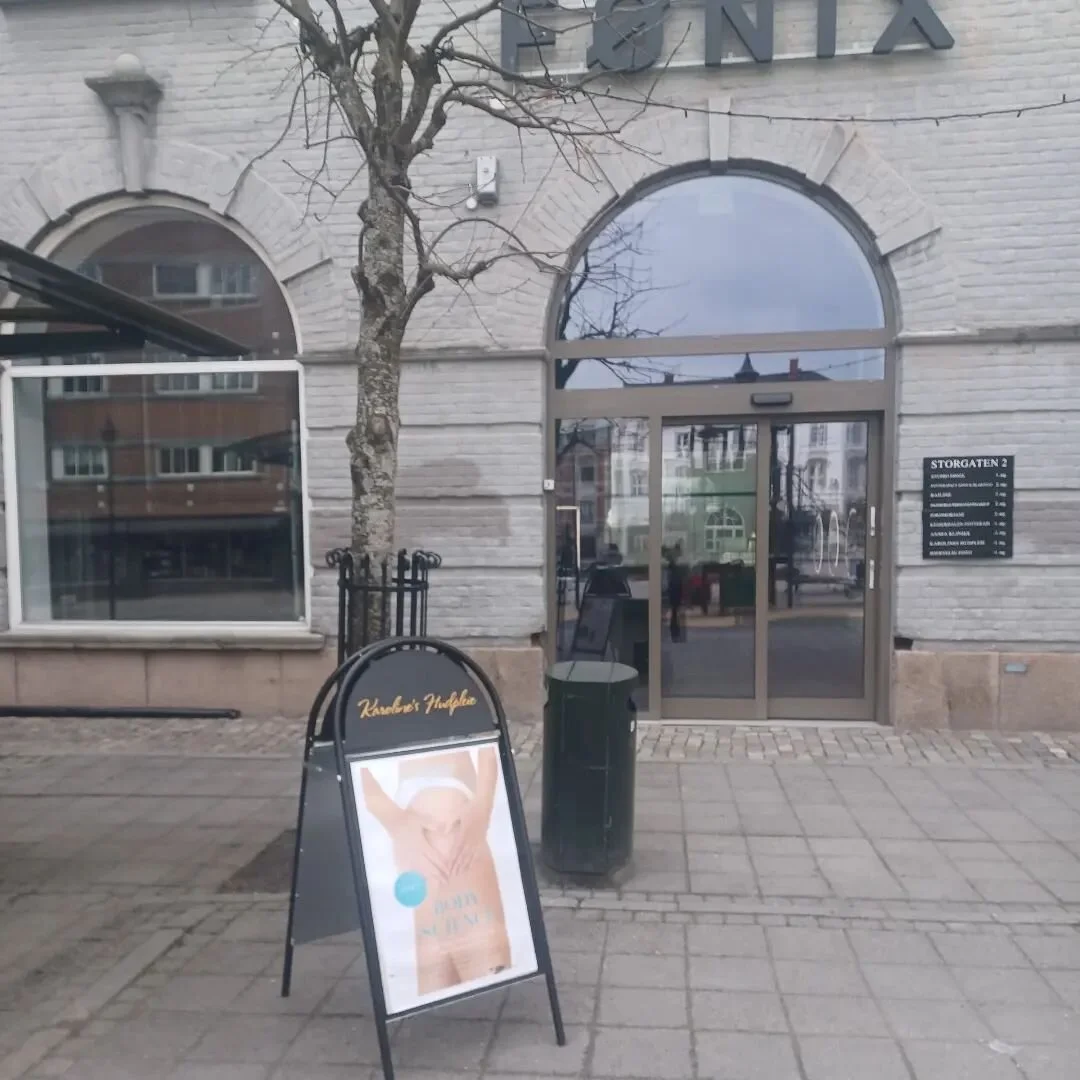 Velkommen til oss idag🤩
&Aring;pent 8.30 til 18.30. 
#velkommen #&aring;pningstider #hudpleie #vipperogbryn