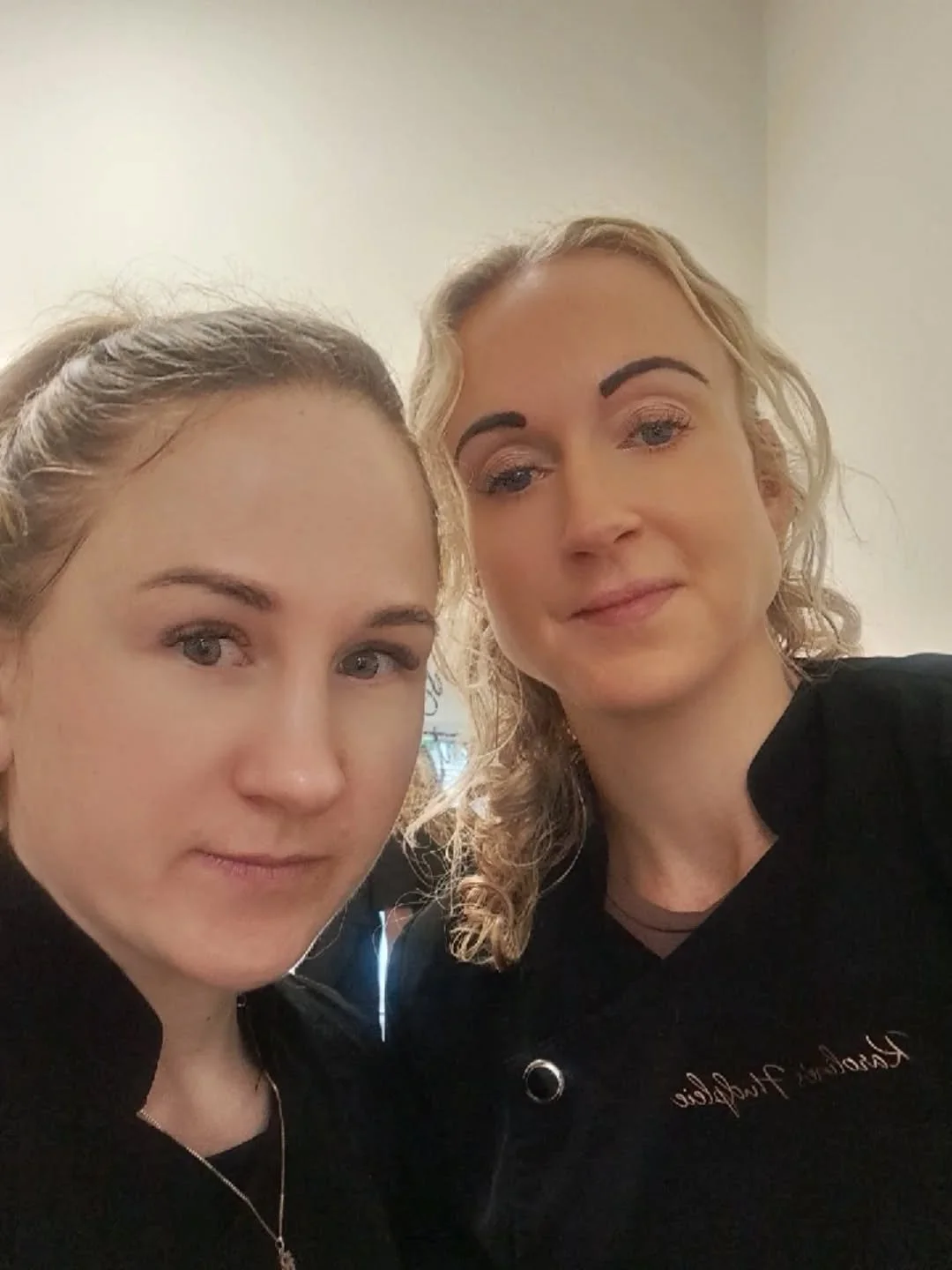 I morgen, tirsdag, er vi p&aring; plass igjen.
8.30-18🤩
&Oslash;nsker du time denne uken?
Book tid her
https://www.karolineshudpleie.no/

Eller kontakt oss her eller p&aring; 97639684
#tirsdag #&aring;pningstider #skj&oslash;nnhetogvelv&aelig;re #ti