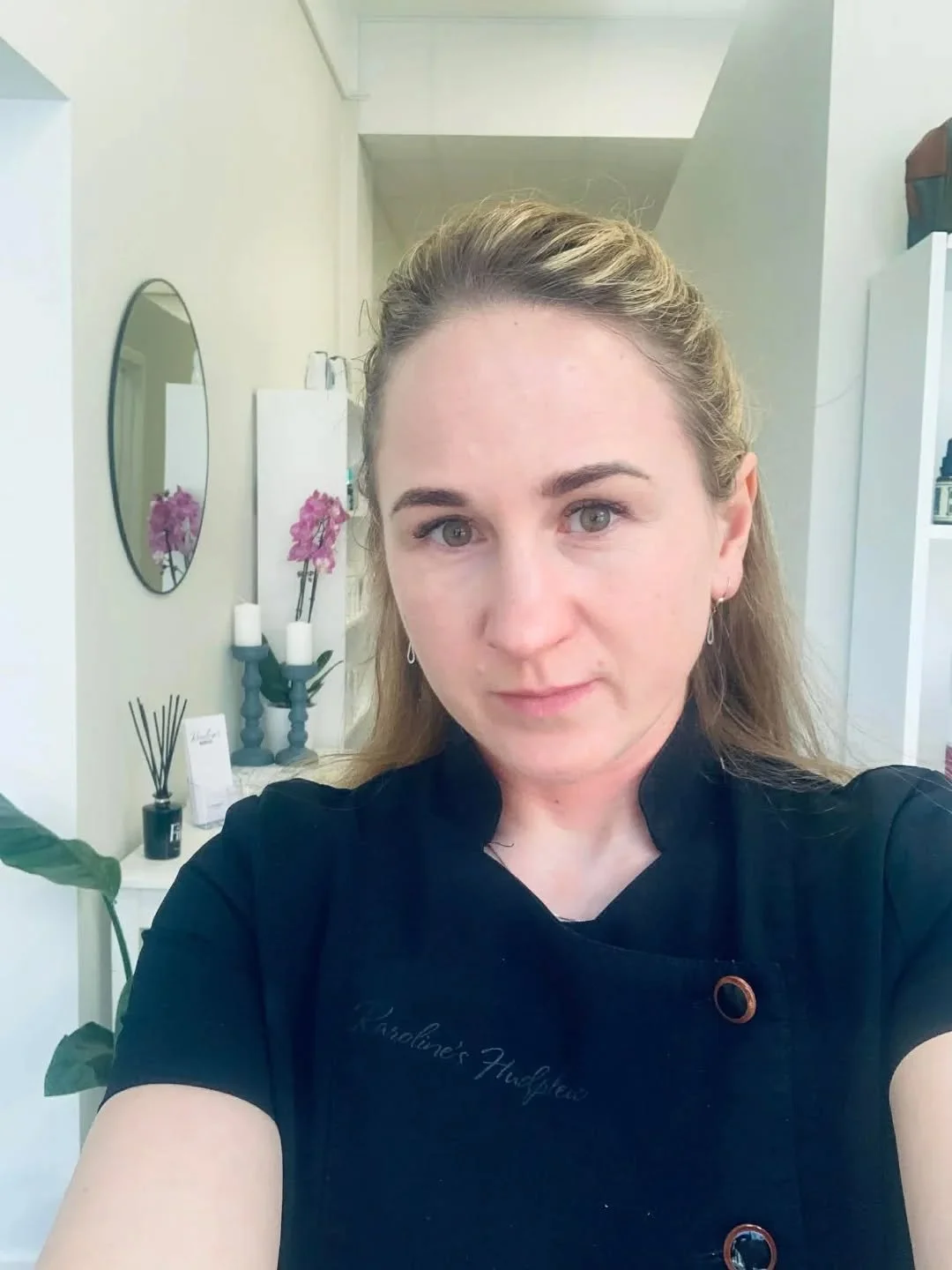 Flinke Raminta har n&aring; startet hos oss p&aring; fulltid😍
Hun jobber mandag til fredag,og annenhver l&oslash;rdag.

Vi har &aring;pnet booking for flere dager,og du kan booke tid her
https://www.karolineshudpleie.no/

Eller kontakt oss her, elle