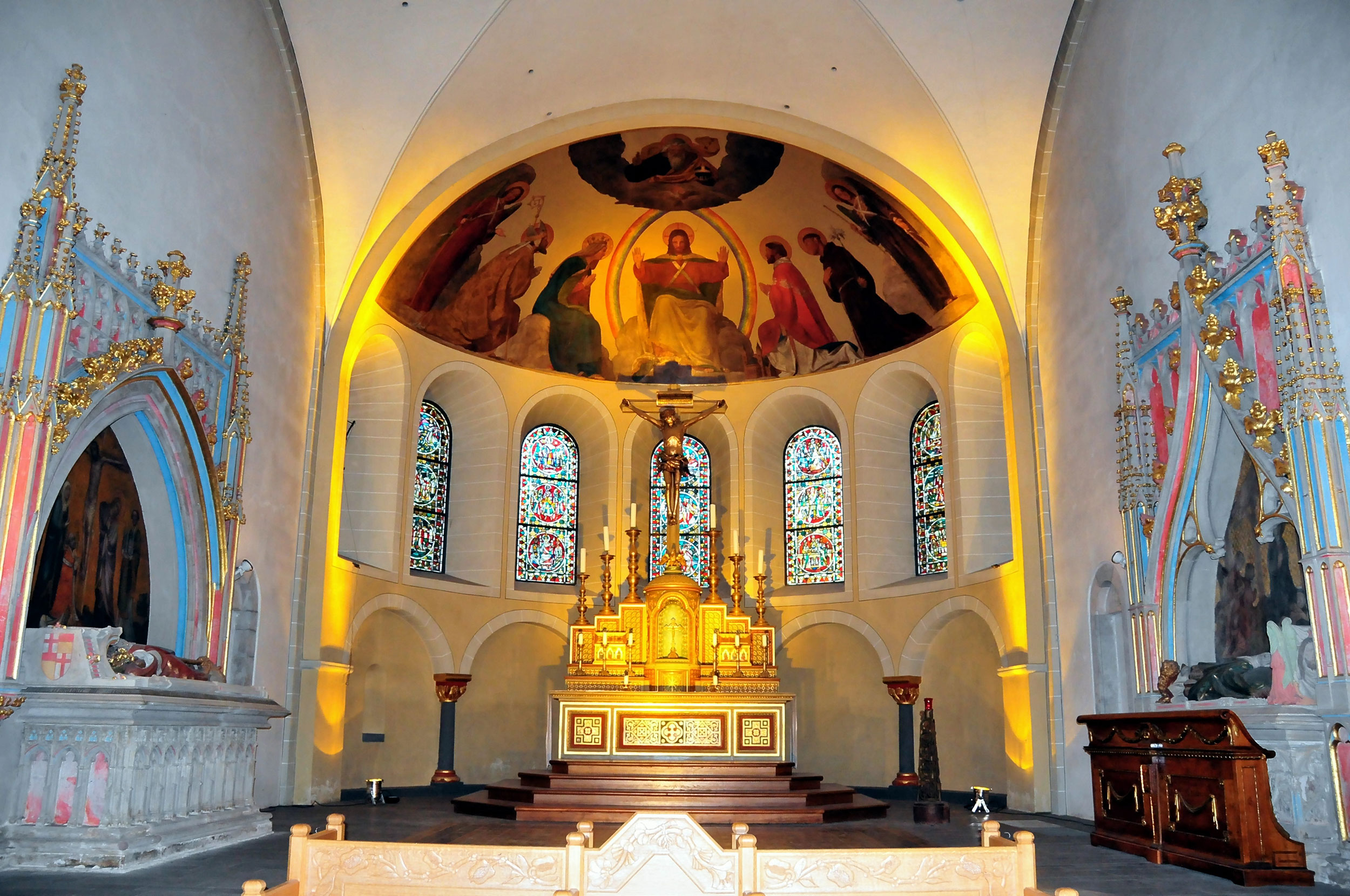 Altar-St-Kastor.jpg