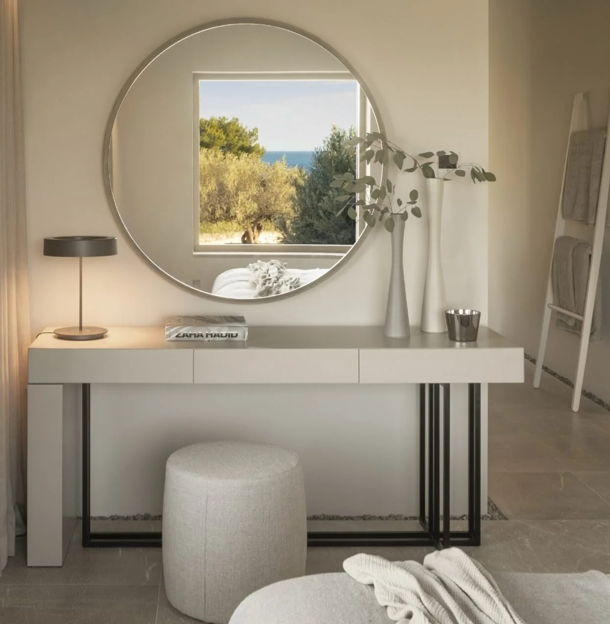 Meridiani, Quincy Console 

Det lekre konsollbordet kan leveres i en rekke blanke eller matte lakkfarger kombinert med metall i fargen platinum, bronset messing eller matt sort.

@meridiani.livinginteriors