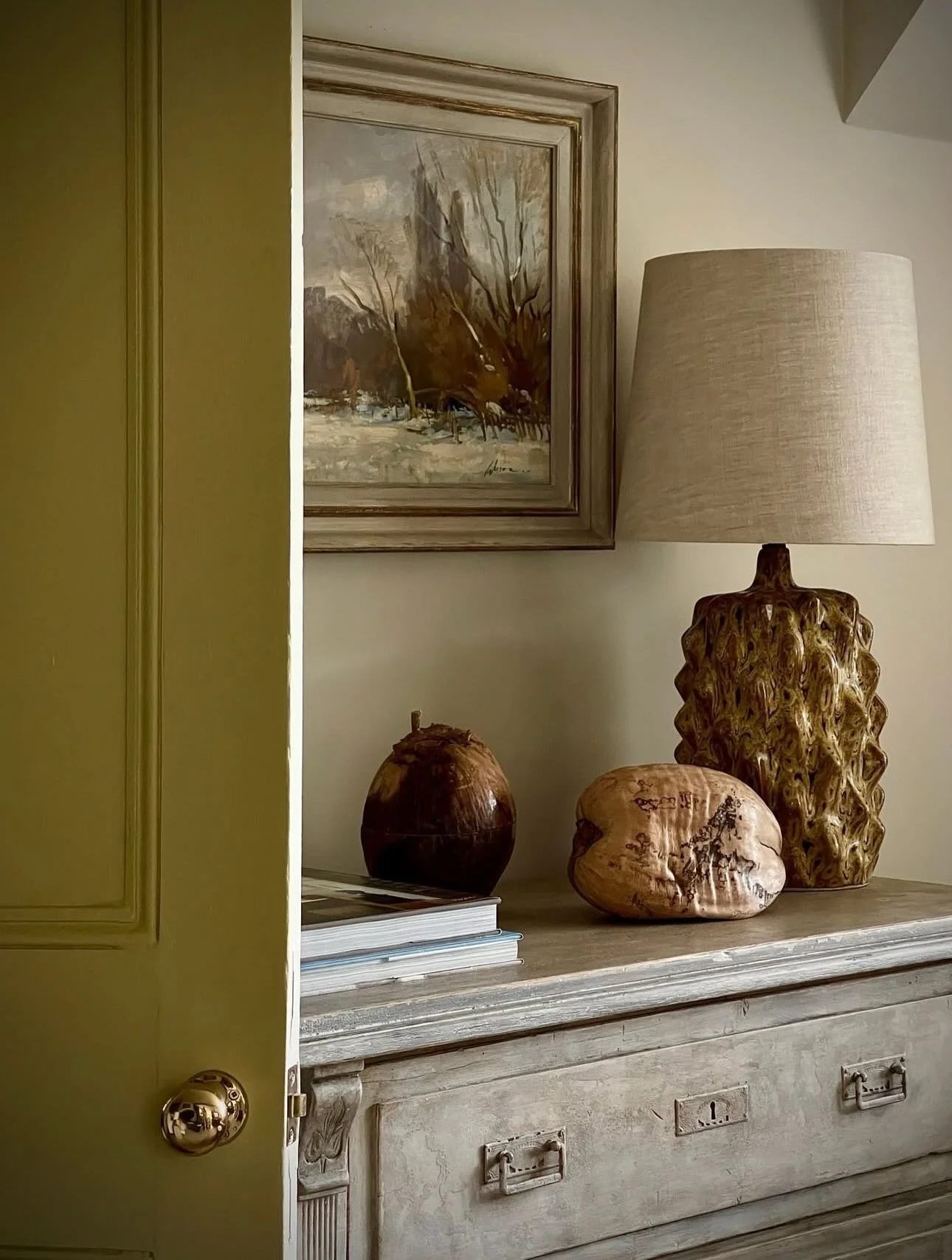 Porta Romana, Baobab Lamp

Den vakre keramikk lampen kan bestilles med tre forskjellige glasurerer; Quail, Plaster White og Toad.
Man kan ogs&aring; velge mellom en rekke lampeskjermer i forskjellige stoff og farger. 

@portaromanauk