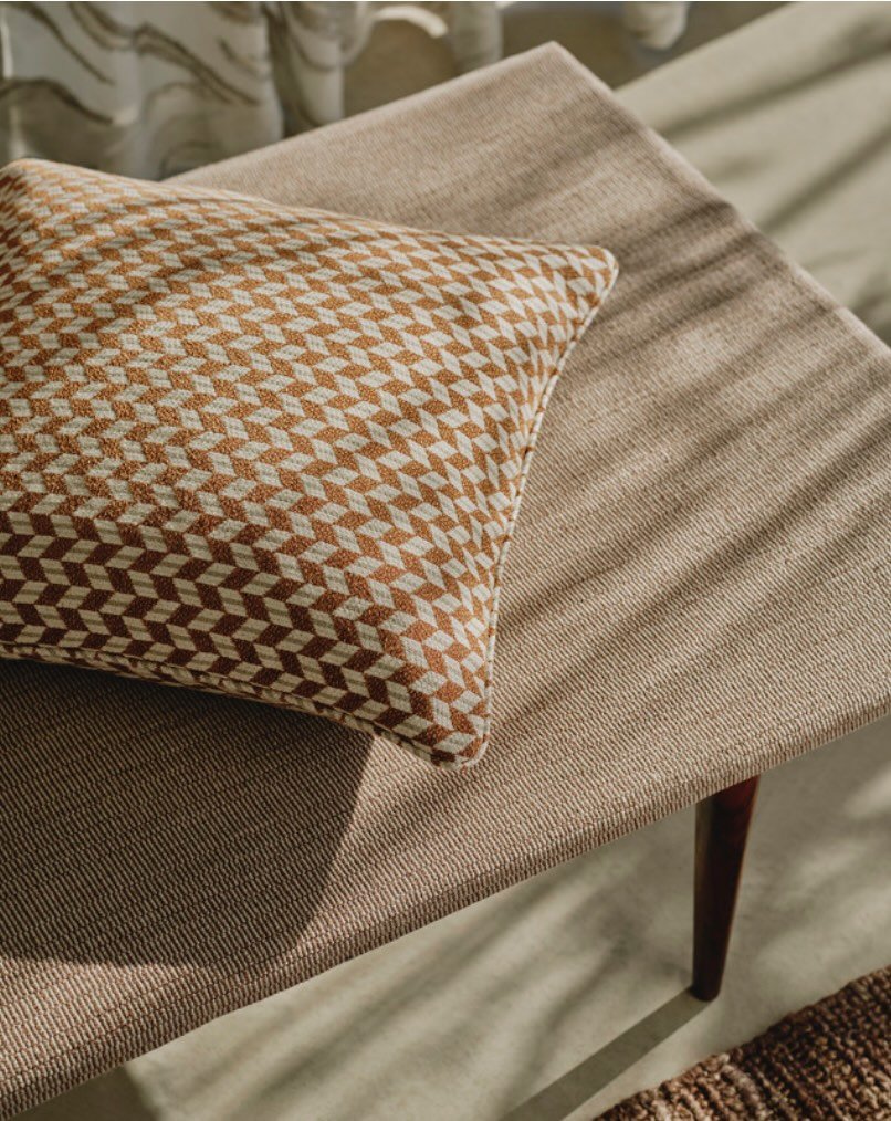 Vaker ny tekstilkolleksjon fra Larsen.
Kom gjerne innom og ta en titt. 
Deilige kvaliteter i lune farger, m&oslash;nster og teksturer.

@larsenfabrics