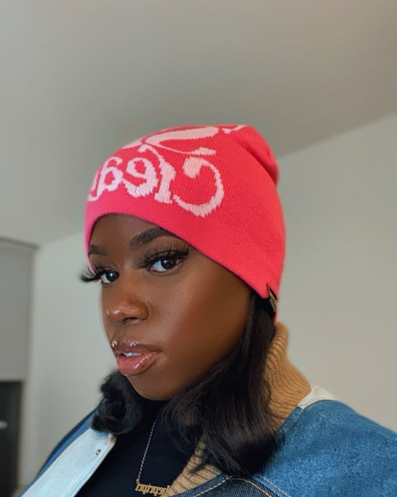 She Thinks Pink 😍 @thafabulouslife for Creative Culture 💖
LE Think Pink Beanie now available at fifthmerch.com #neverstopcreating #fifthmerch
