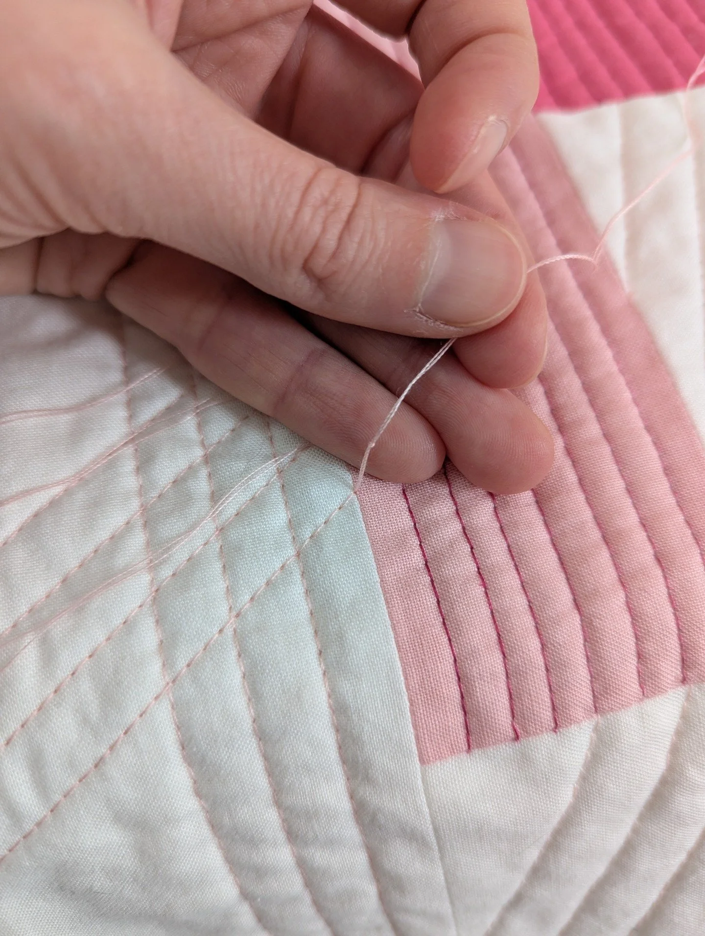 Creating a super tidy finish 🤩

I&rsquo;ve been working on a quilt with a lot of threads to knot and bury. A LOT of threads 🥴 I&rsquo;ve avoided this technique for a bit because I didn&rsquo;t really need to use it (and I&rsquo;m sometimes a little