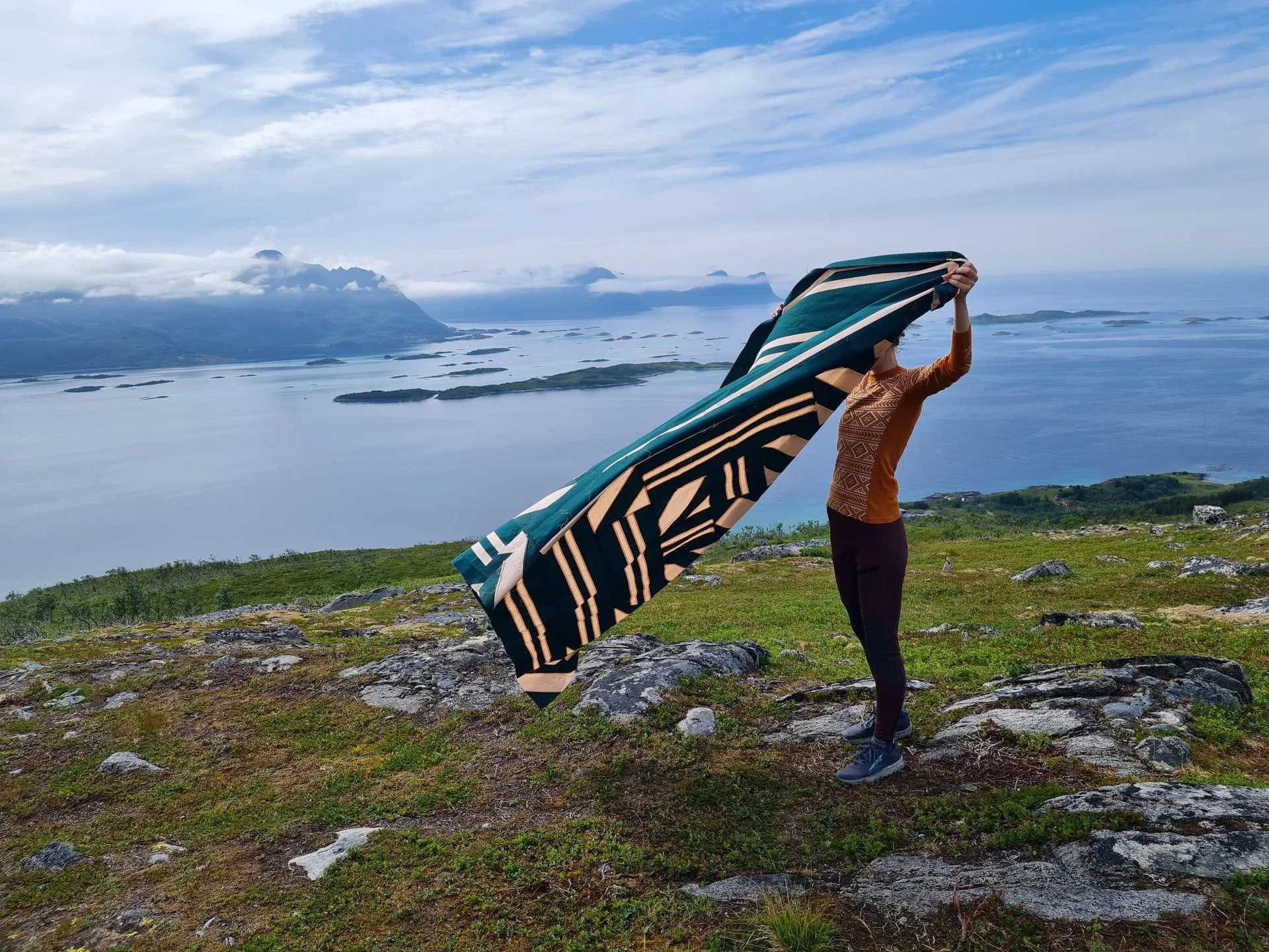 Quilt outtake highlight 🤩

A few weeks ago I put together some outtakes from my quilt photoshoots over the years (which was very fun to put together, btw). I ended up going through my husband&rsquo;s phone to see if he had anything that would fit in