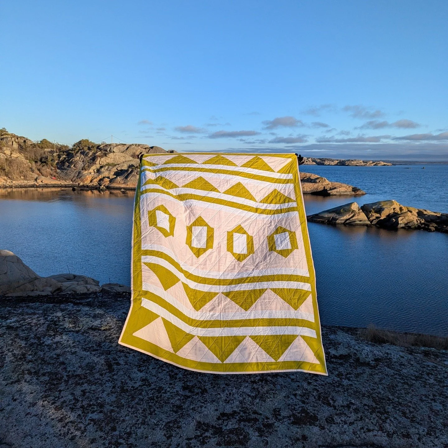 Are you struggling trying to decide what to make at the start of the new year?? 

Let me help you choose 😘

I&rsquo;m happy to introduce my latest pattern, The 2995 Quilt. This one might look a little familiar (it was featured in Love, Patchwork, an