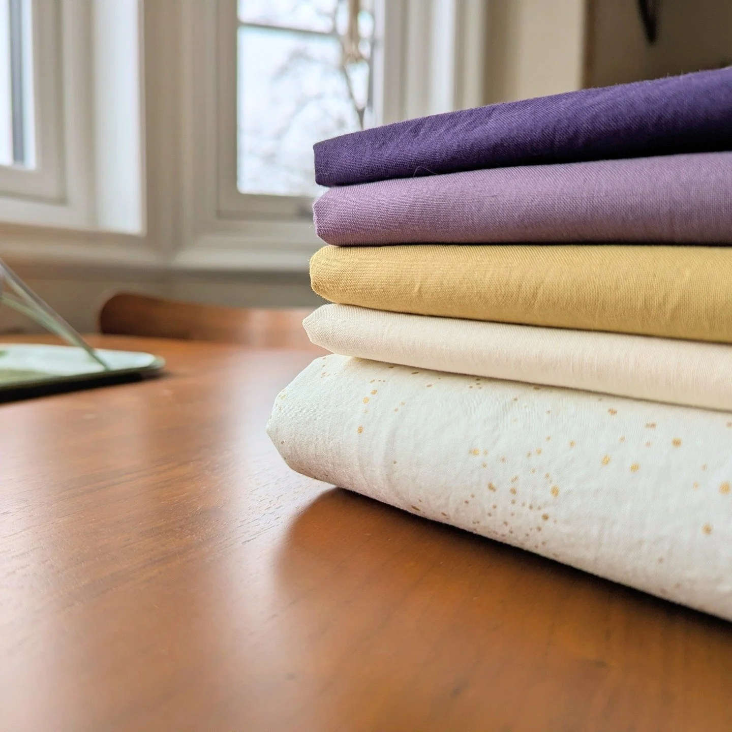 Wait- who&rsquo;s using purple in a fabric pull?! 😜

Since arriving back in Norway from my trip to the US, I&rsquo;ve been working on a few upcoming projects, including this stack of incredibly pretty @modafabrics Bella Solids (with a bit of @rubyst