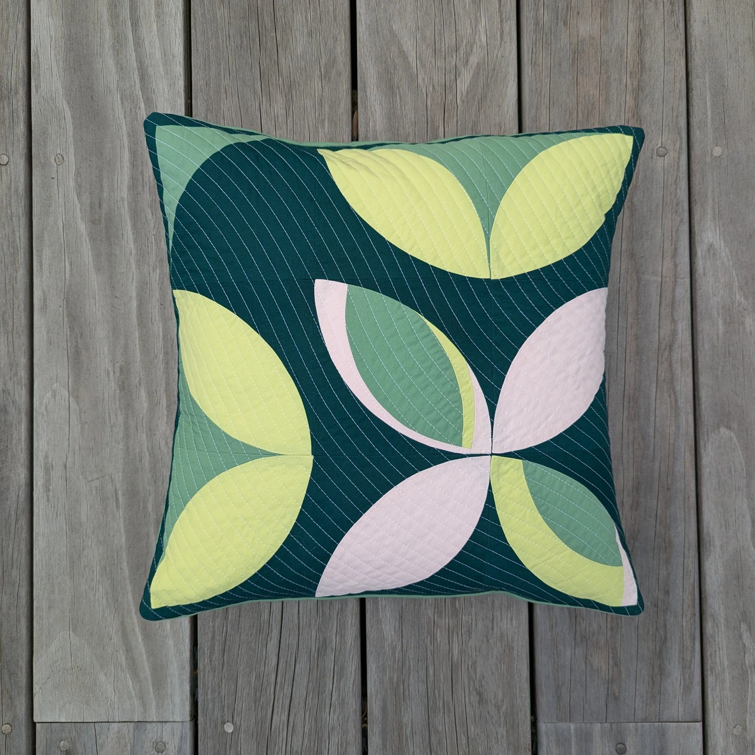 Curves- and a liiiiittle bit of improv 😍

I&rsquo;m excited to share a little more about my block for the Modern Botanical Sampler! The 5759 Block is inspired by one of my favorite mid-century modern features: the breeze block. Breeze blocks are pat
