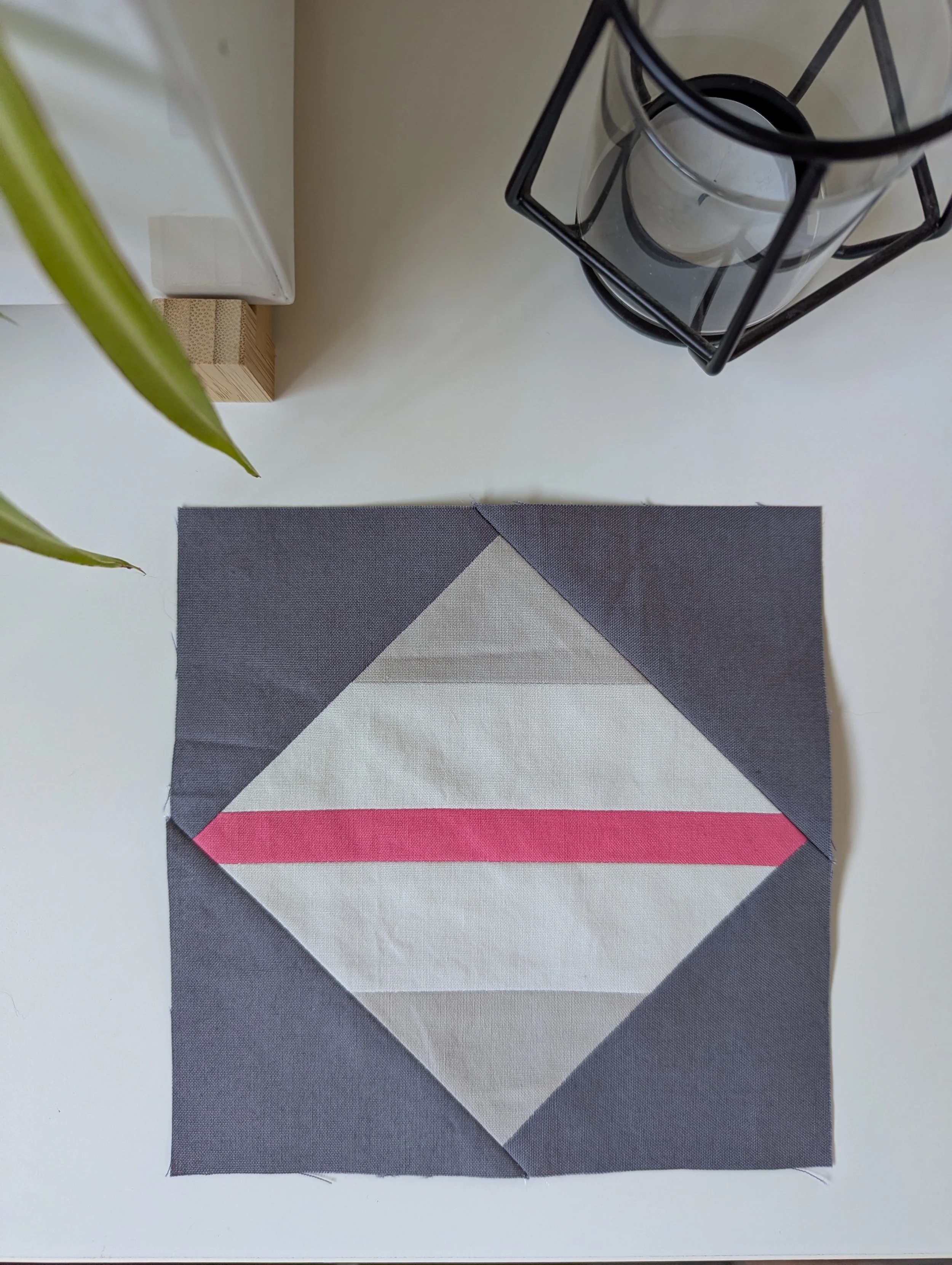 A new free block? Yes please! 

I&rsquo;m super happy to be one of the designers in the Shades of Gray Block tour! Each week this year, a new block is released made in shades of gray with a pop of color. That means over 52 blocks from over 30 designe