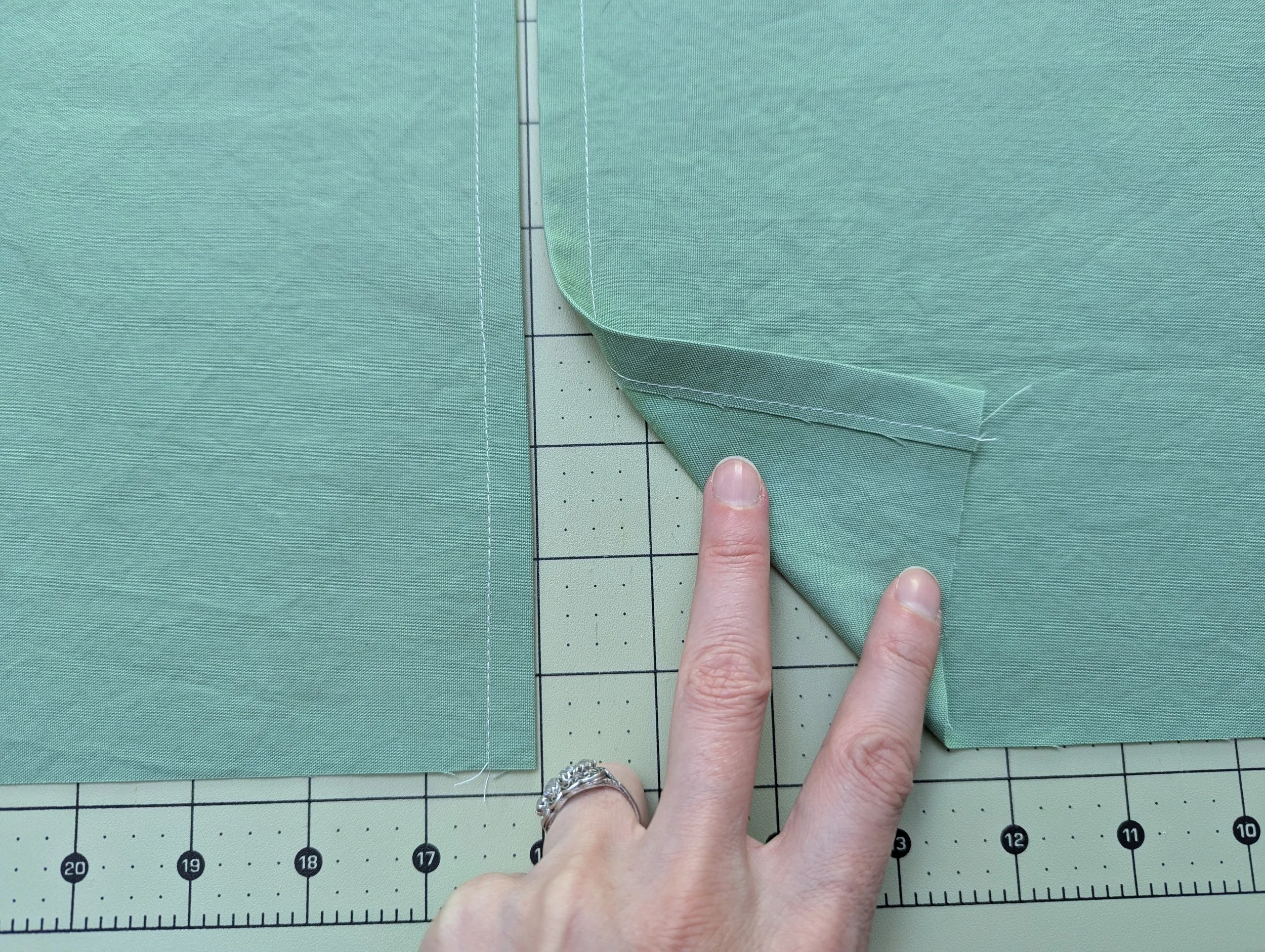 Edge stitching for the back panels of The 5759 Quilt